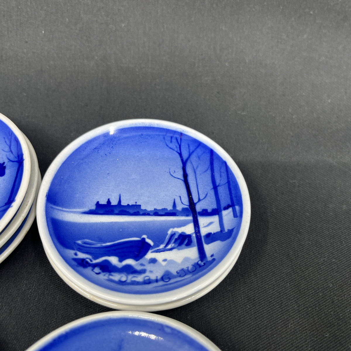 Små juleplatter fra Aluminia platter fra 1930-40'erne