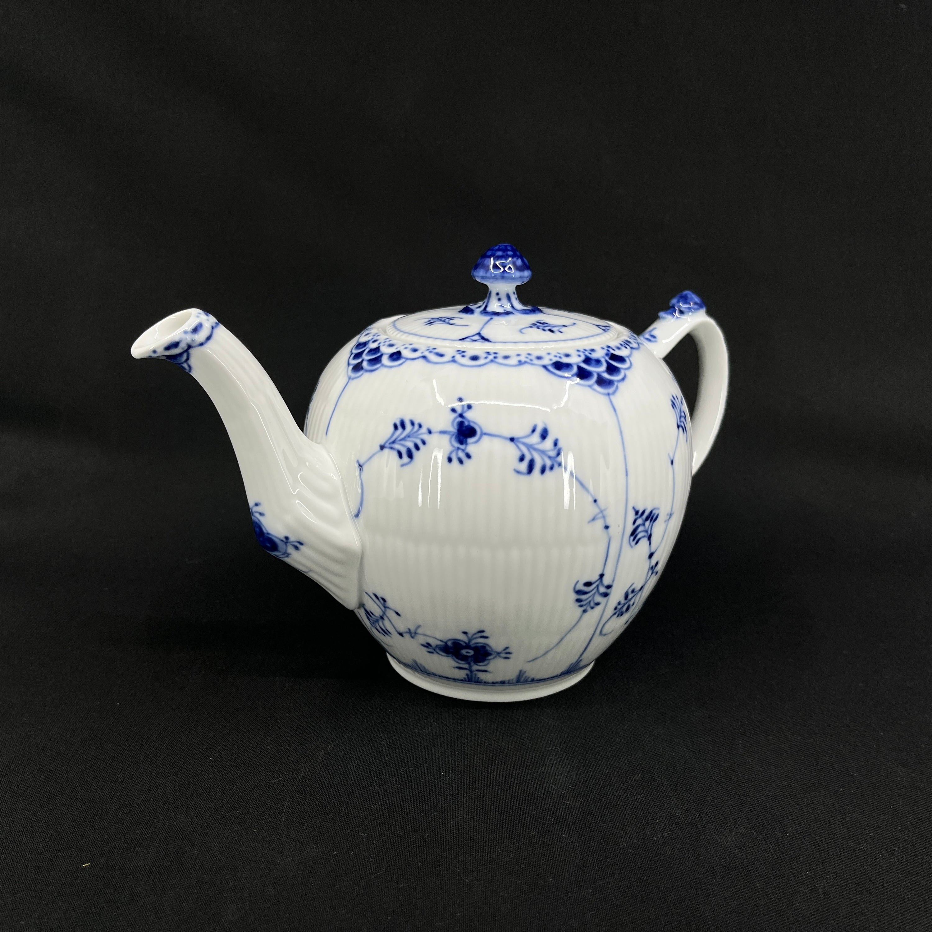 Musselmalet Halvblonde tekande, 1/611, 1. sortering.