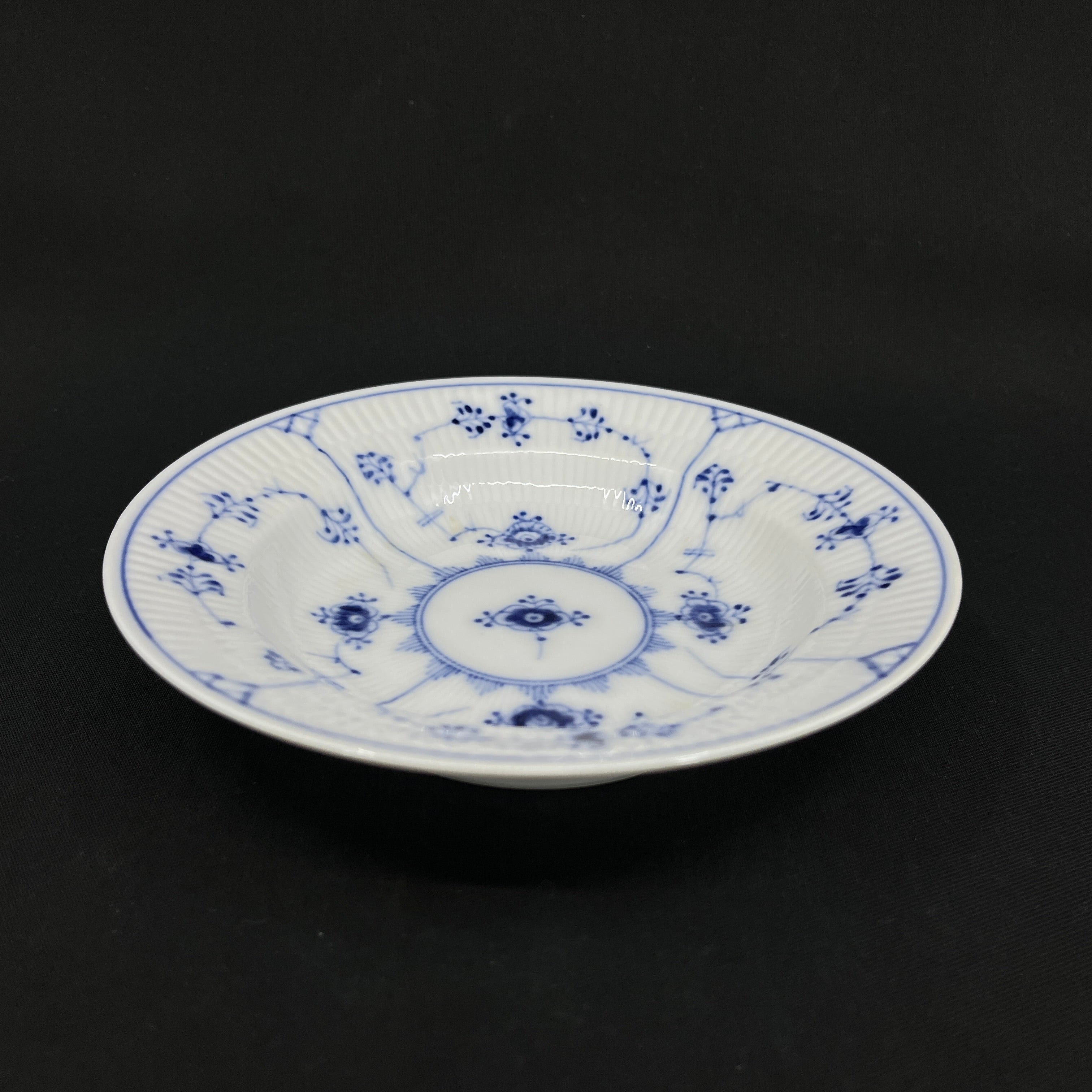 Blauer geriffelter Kompottteller, 14 cm.