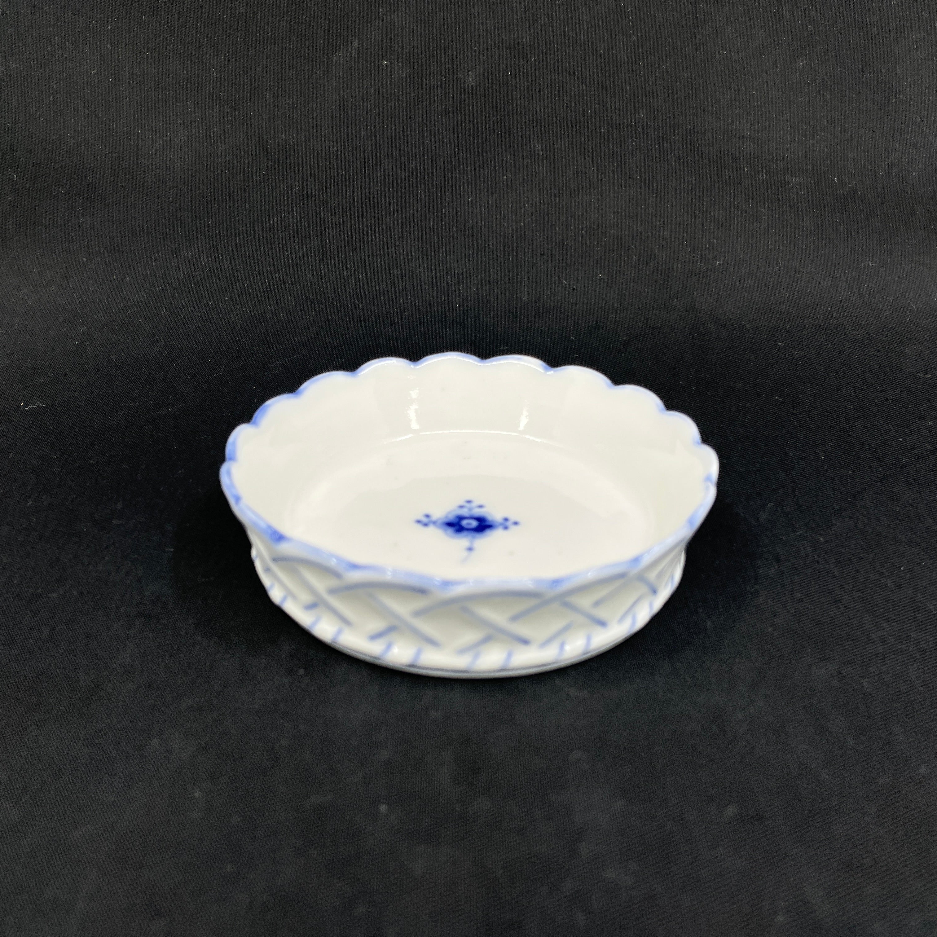 Blaues, geriffeltes Flaschentablett 1898-1923