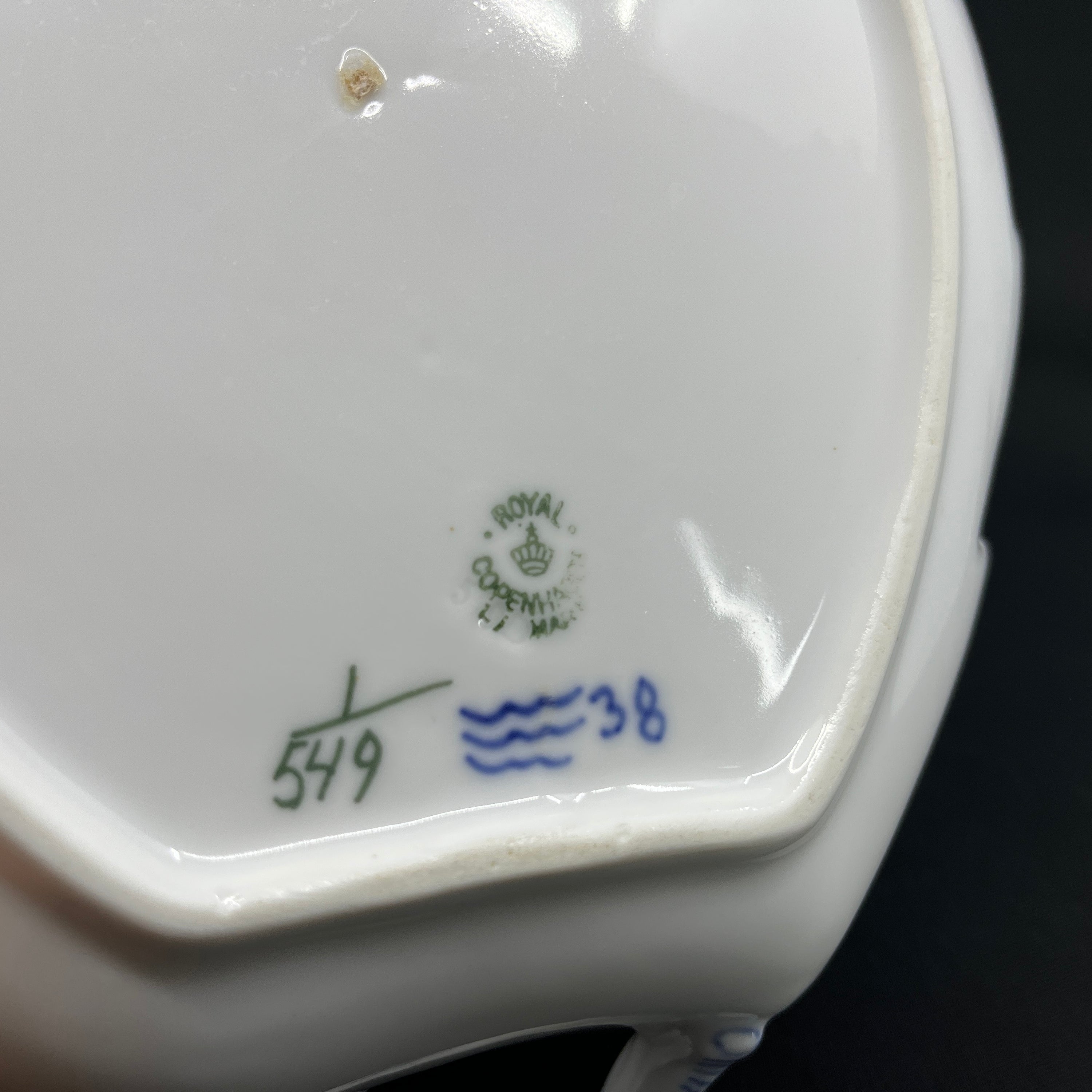 Blue Fluted Half Lace Leaf Dish, 1/549, 1923-1928