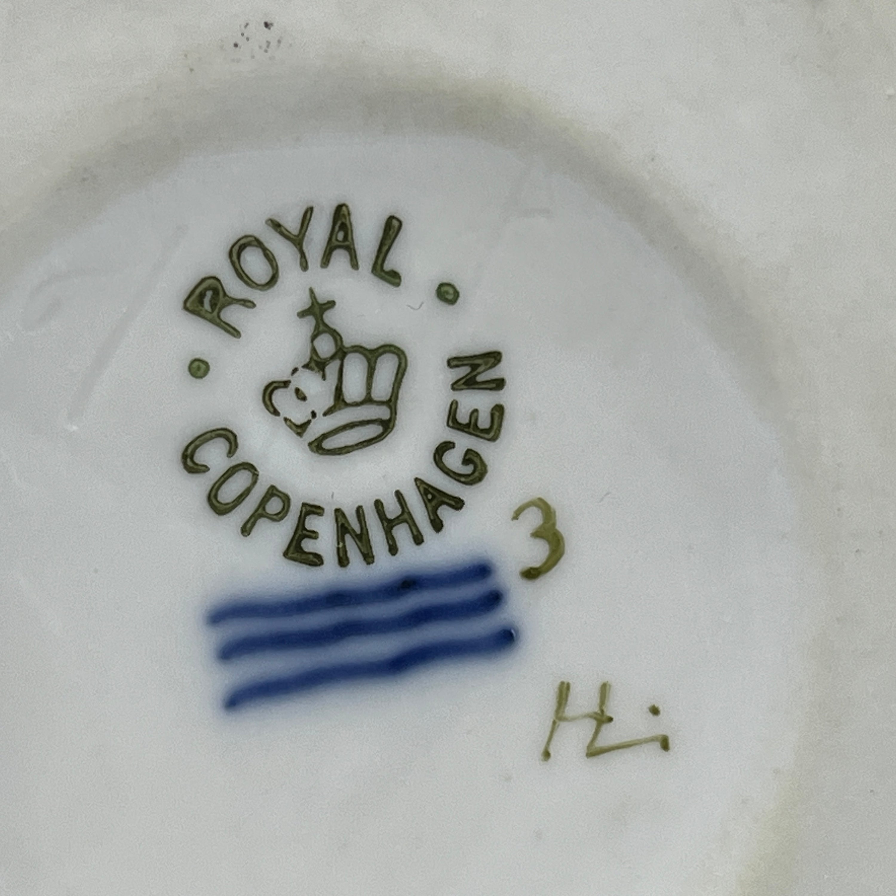 Royal Copenhagen silhouette plate - Queen Louise 1817-1898.