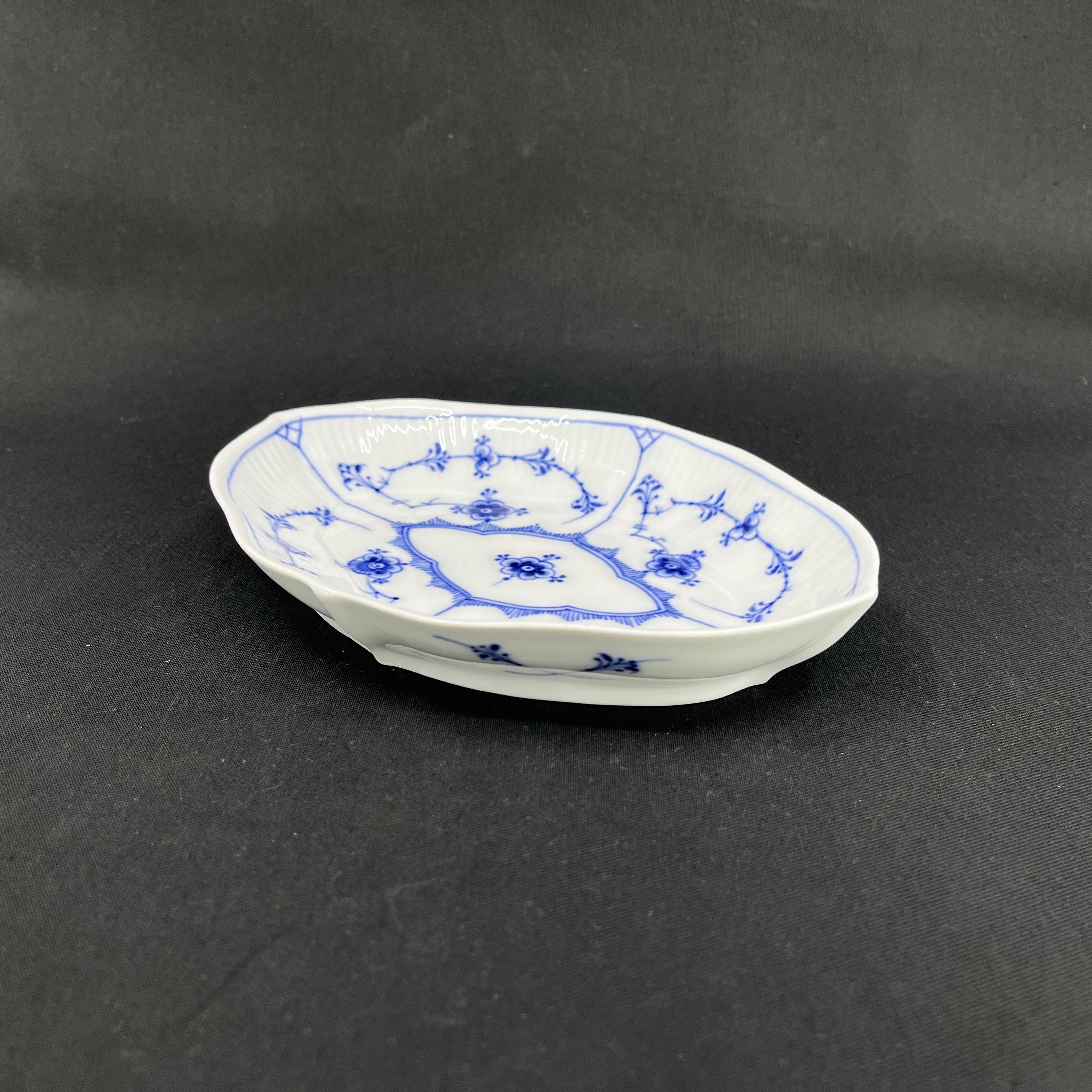 Blaue, geriffelte kleine Schale, 1/146