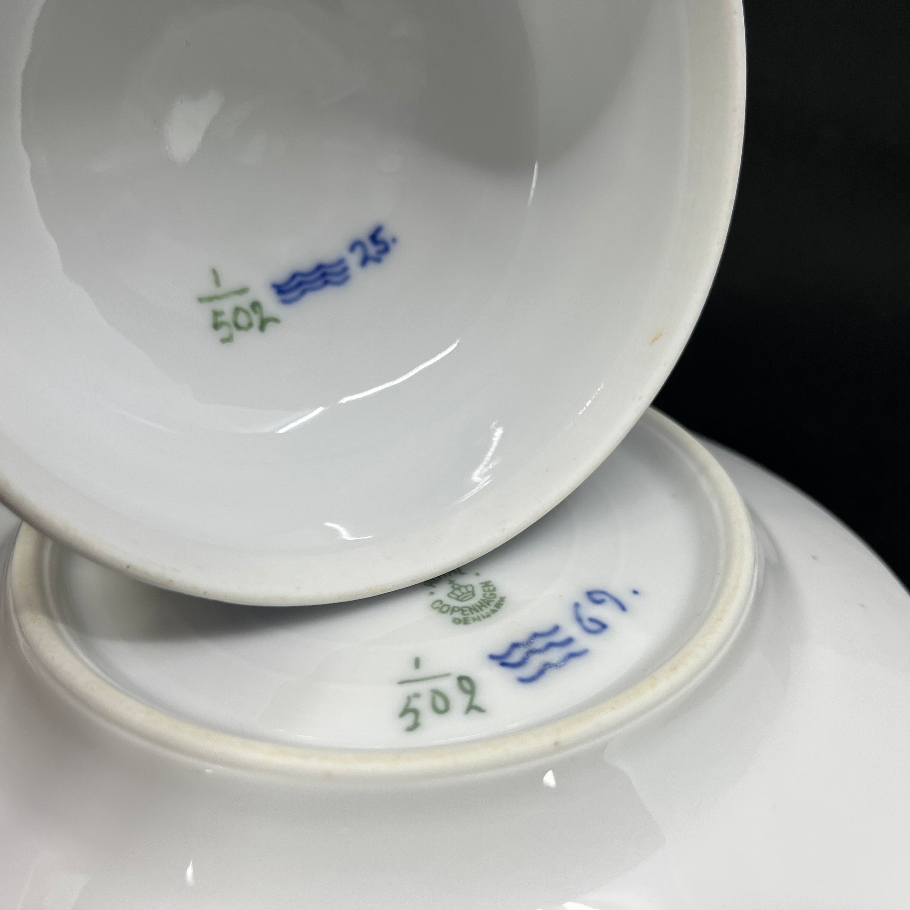 Blue Fluted Half Lace butter dish with lid, 1/502