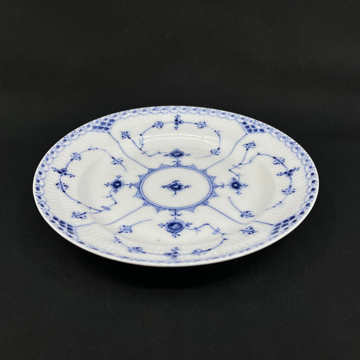 Musselmalet Halvblonde frokosttallerken, 22,5 cm, 2. sort.