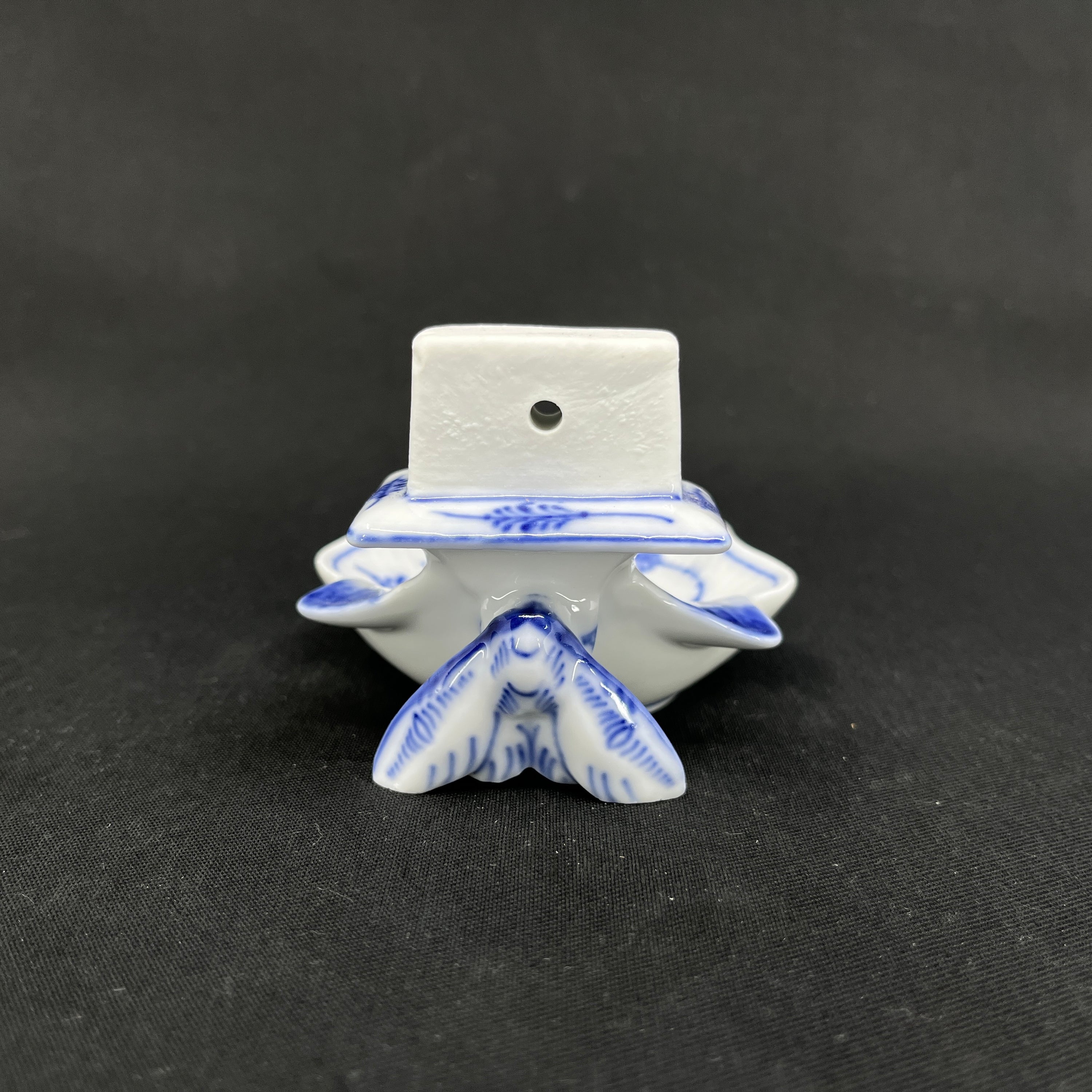 Blue Fluted Plain match bow holder, 1/2044