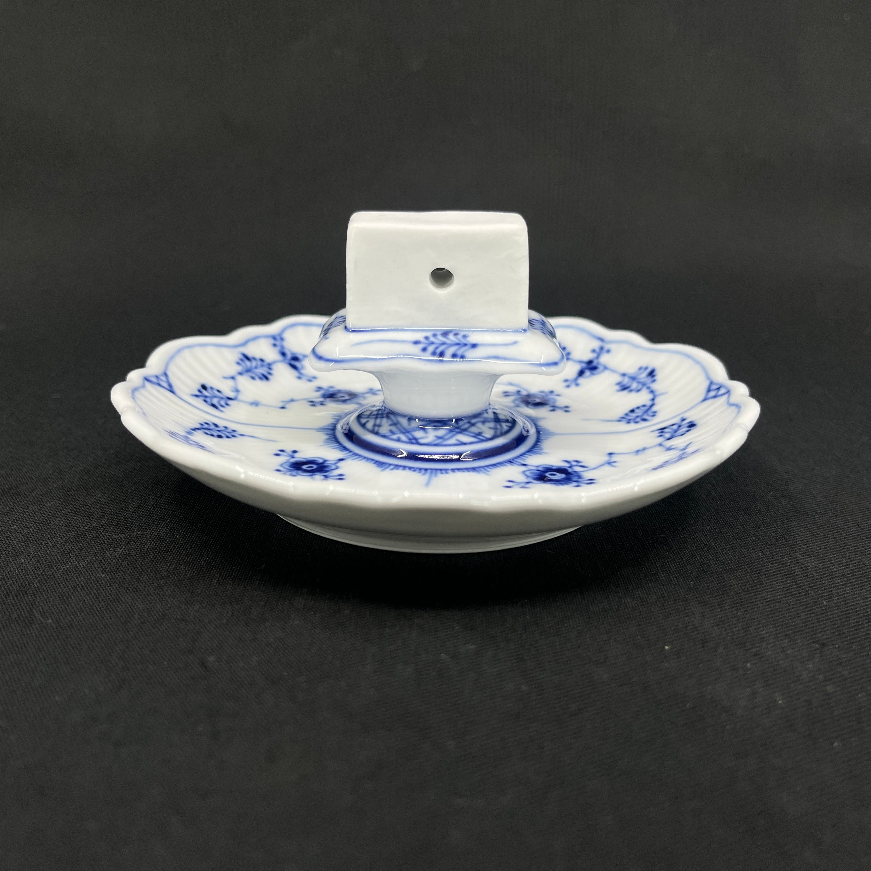 Blauer geriffelter Streichholzhalter