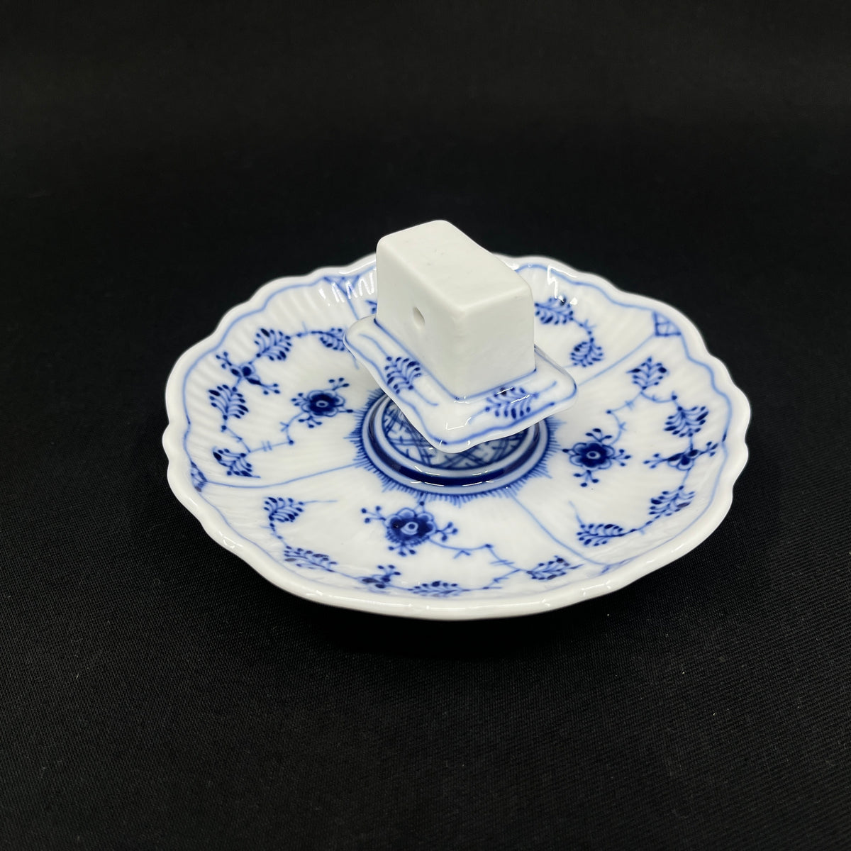 Musselmalet riflet tændstiksholder, 1/136