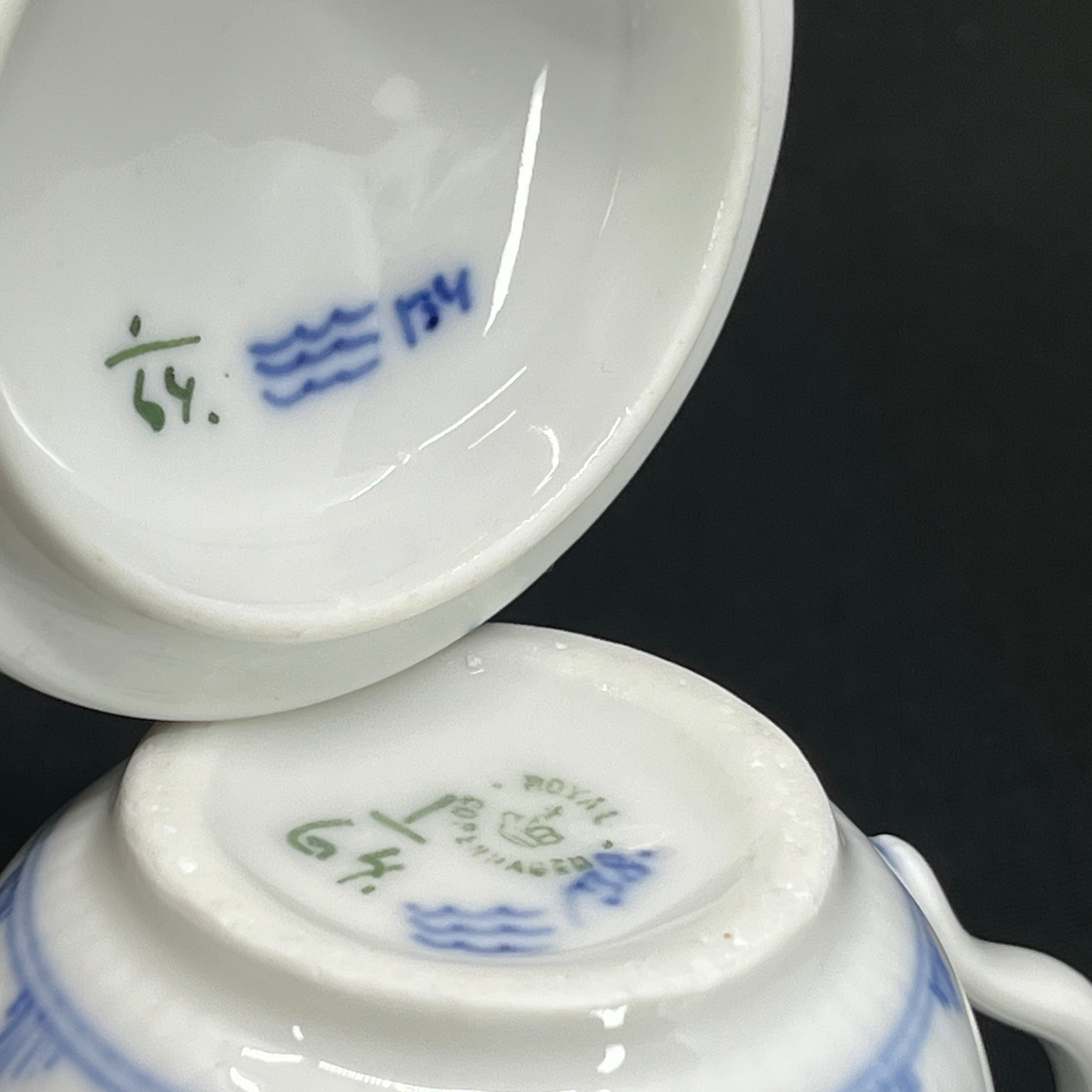 Blue Fluted Mustard jar, 1898-1923