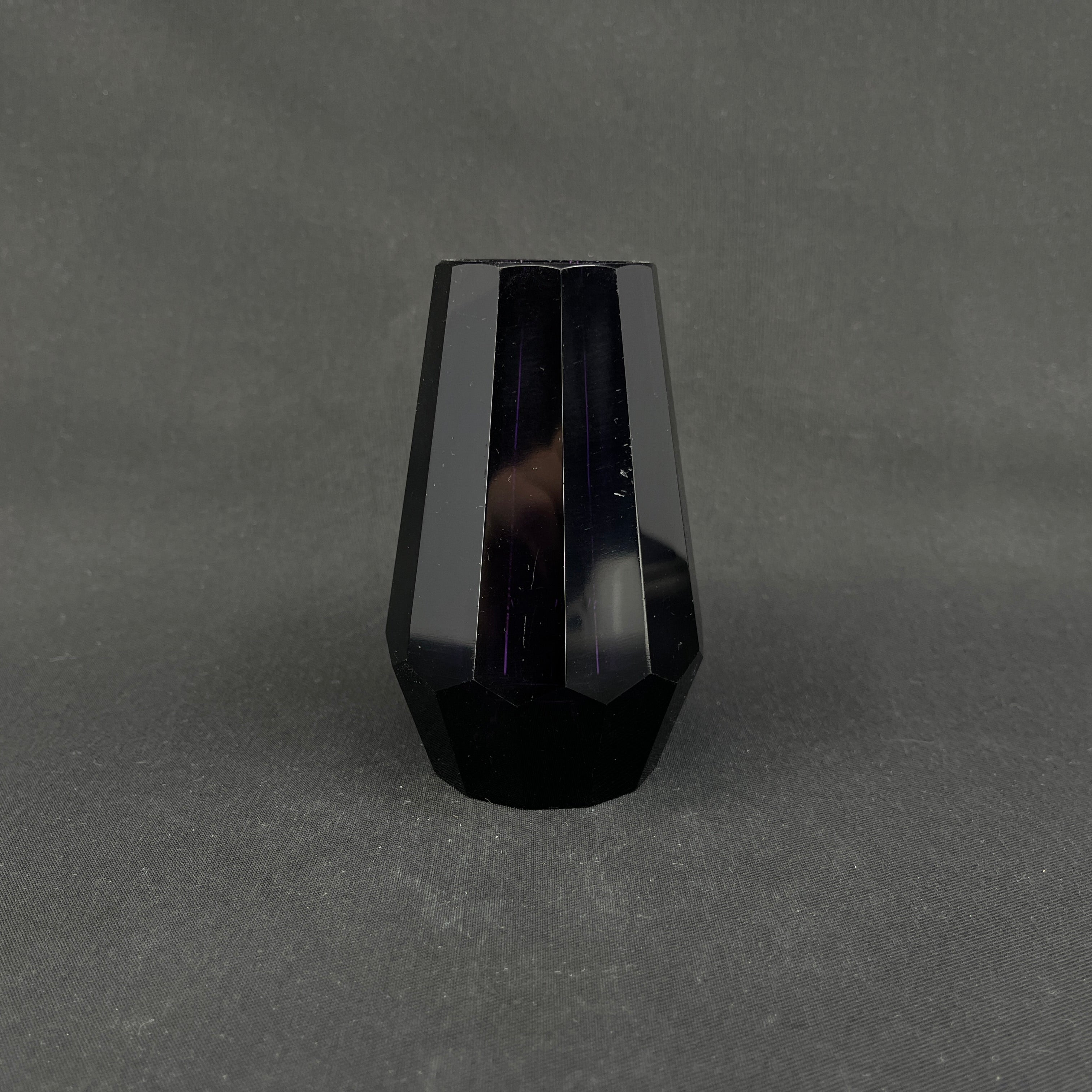 Manganese art deco vase, 12 cm.