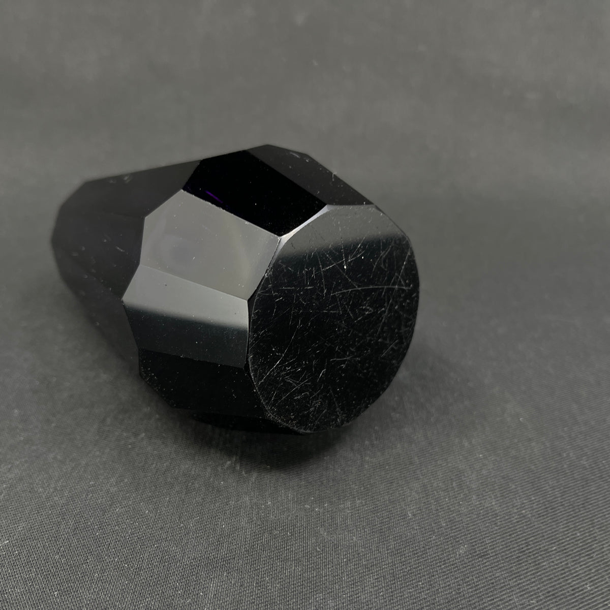 Manganese art deco vase, 12 cm.