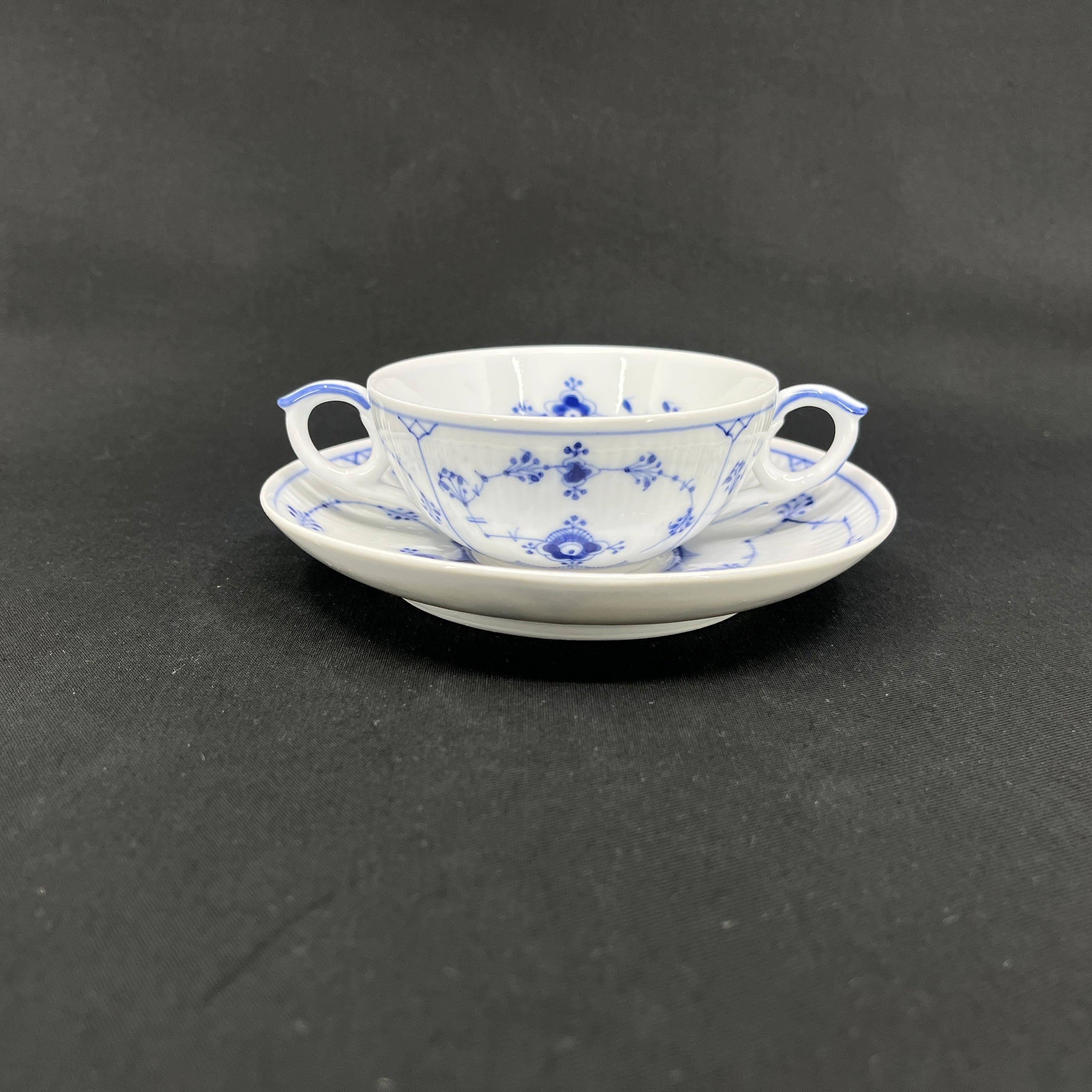 Blaue geriffelte Bouillonschale 1/344