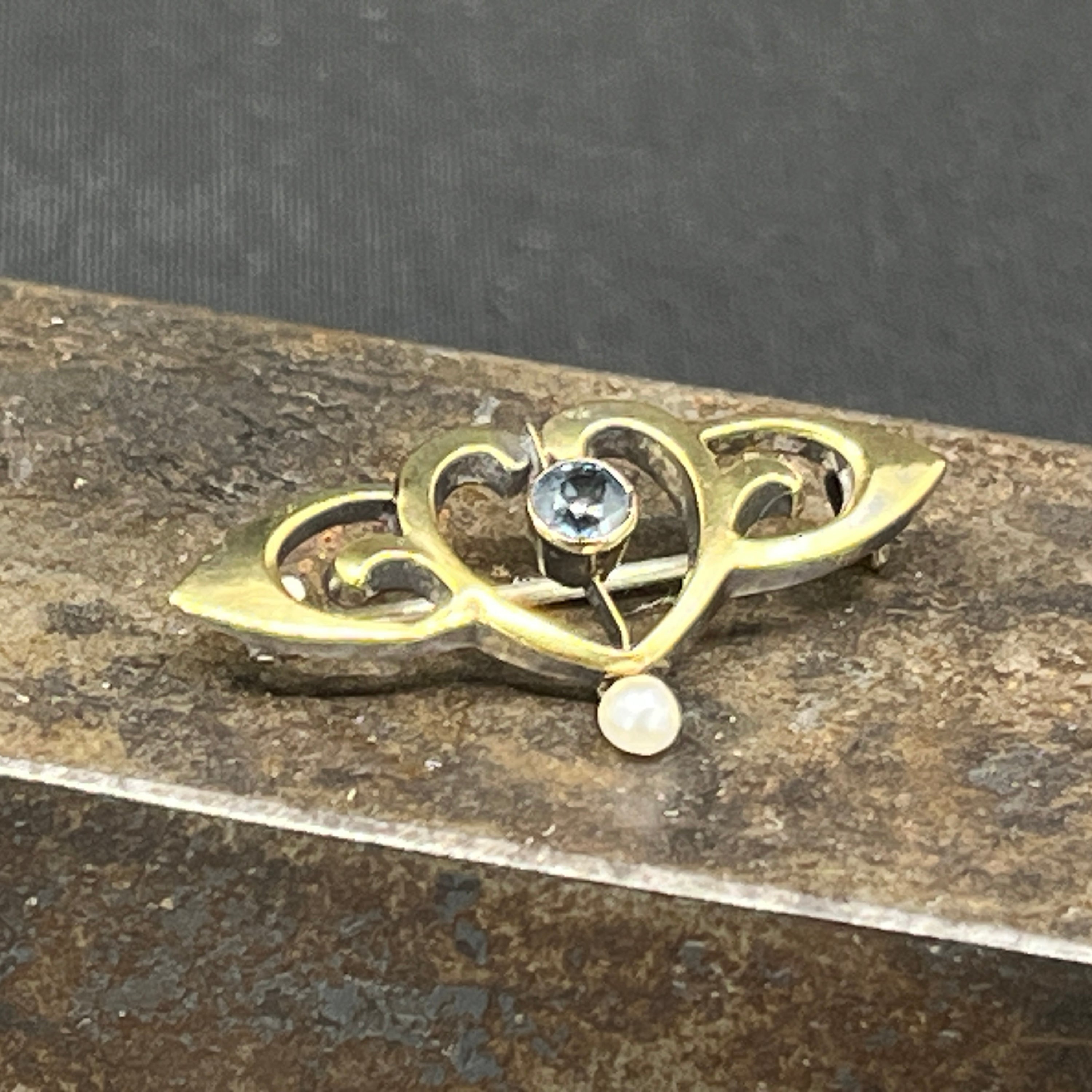 Art-Deco-Brosche aus Gold