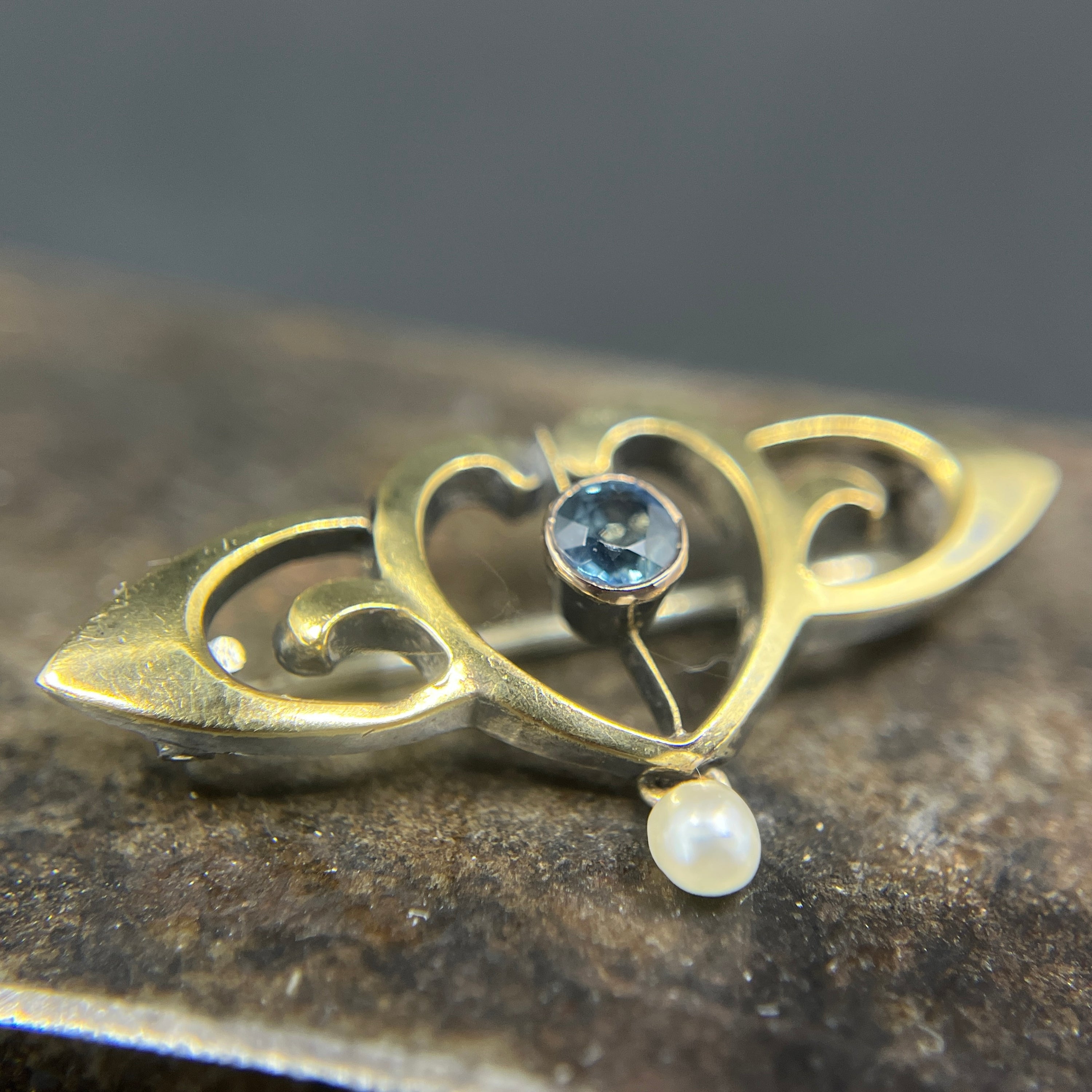 Art-Deco-Brosche aus Gold