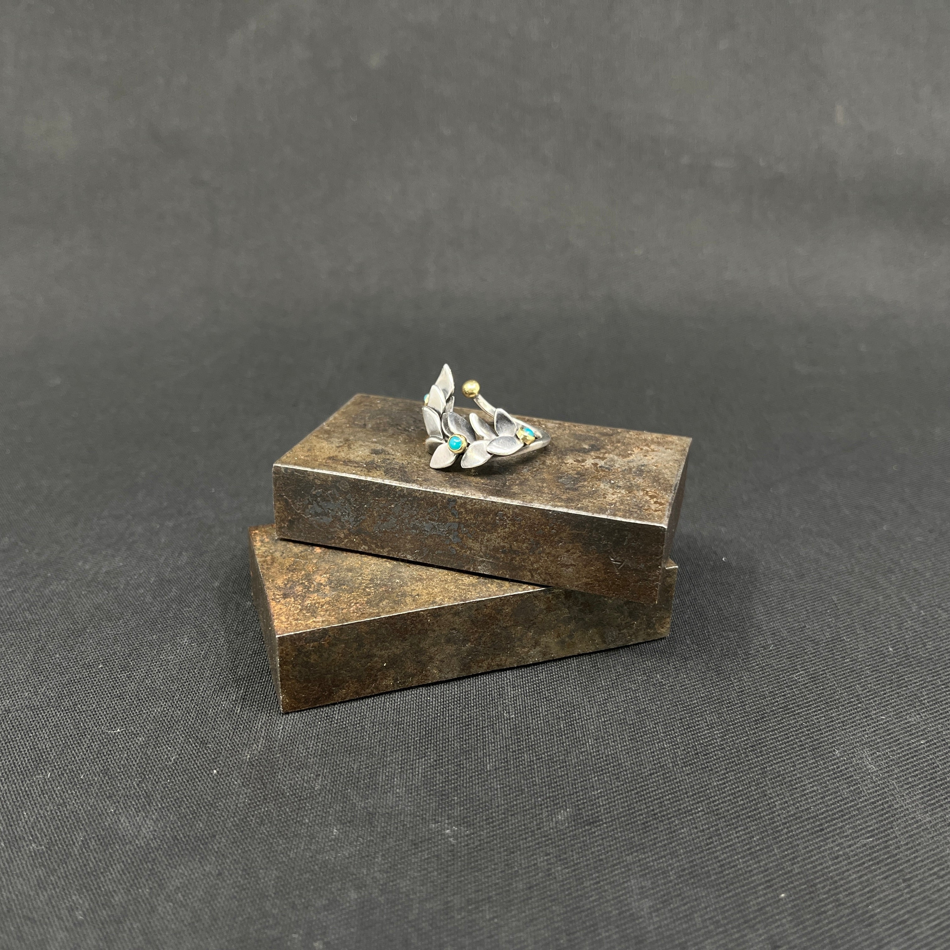 Unik ring af Ole Bent Petersen - sølv og guld