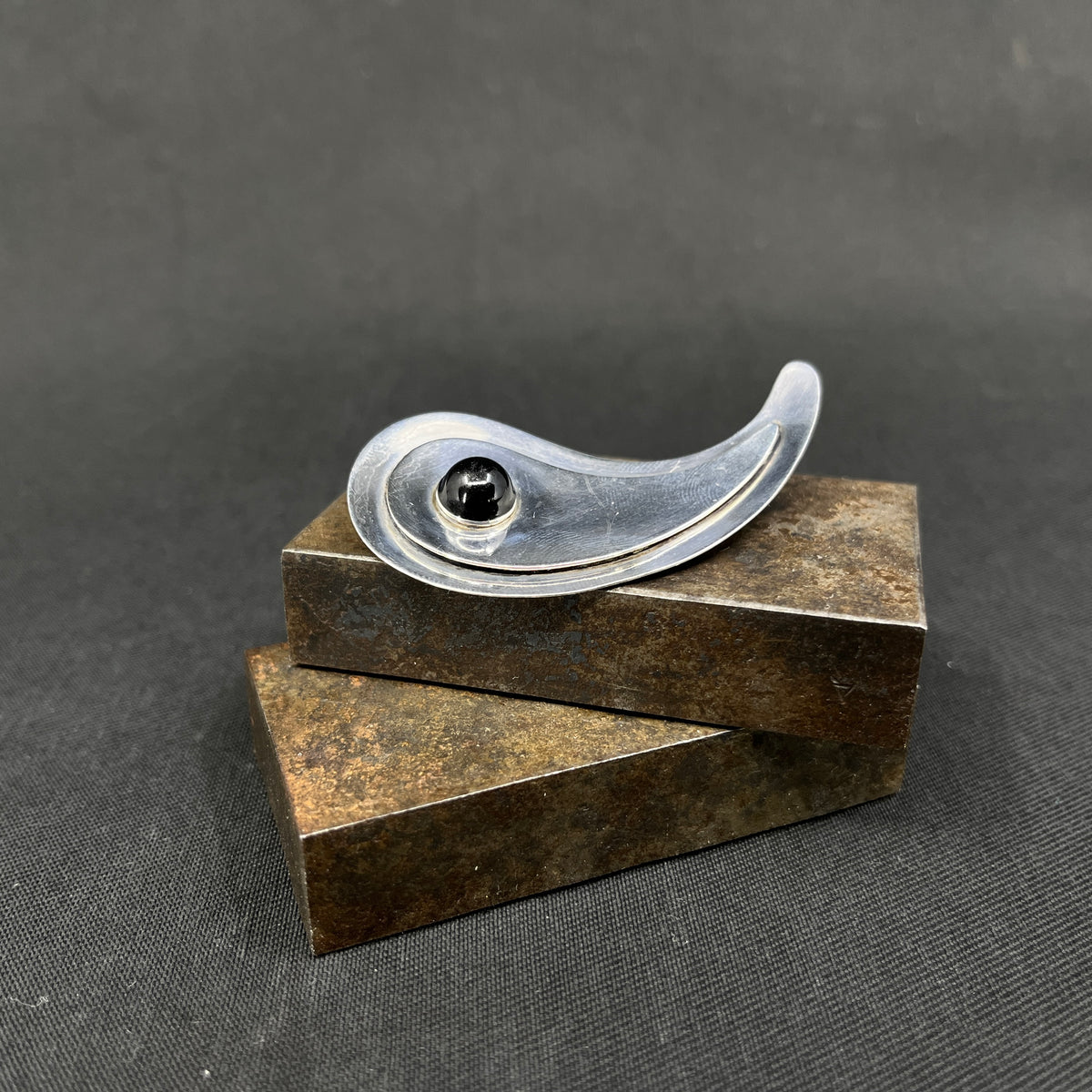 Brooch from the 1950s with black stone