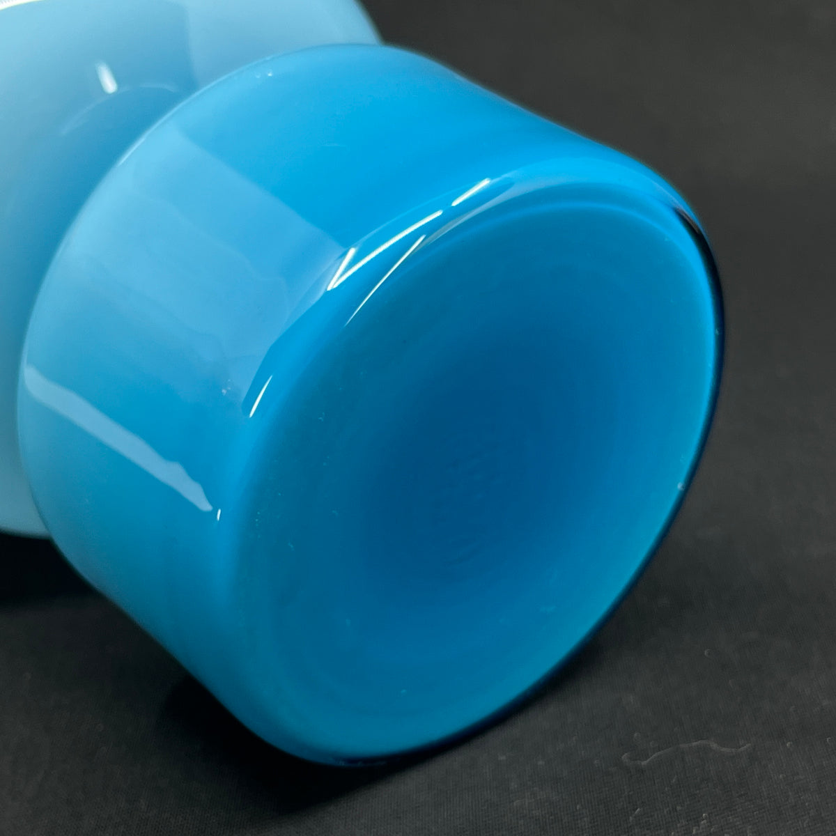 Blue Carnaby vase, 22.5 cm.