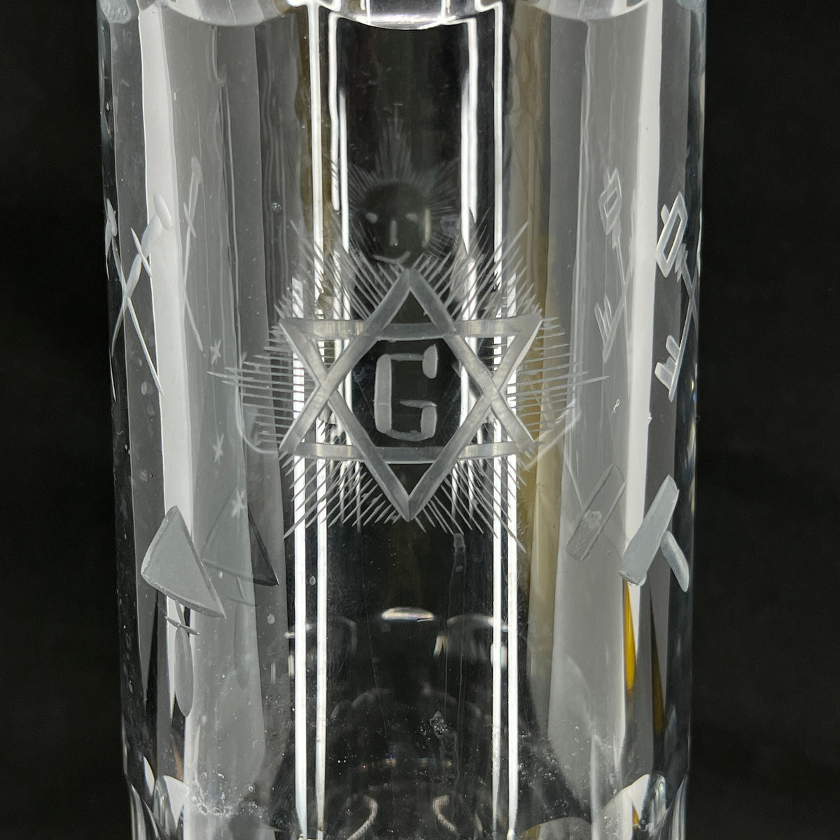 Sjælden whisky dispenser fra Val Saint Lambert med frimurer-symboler
