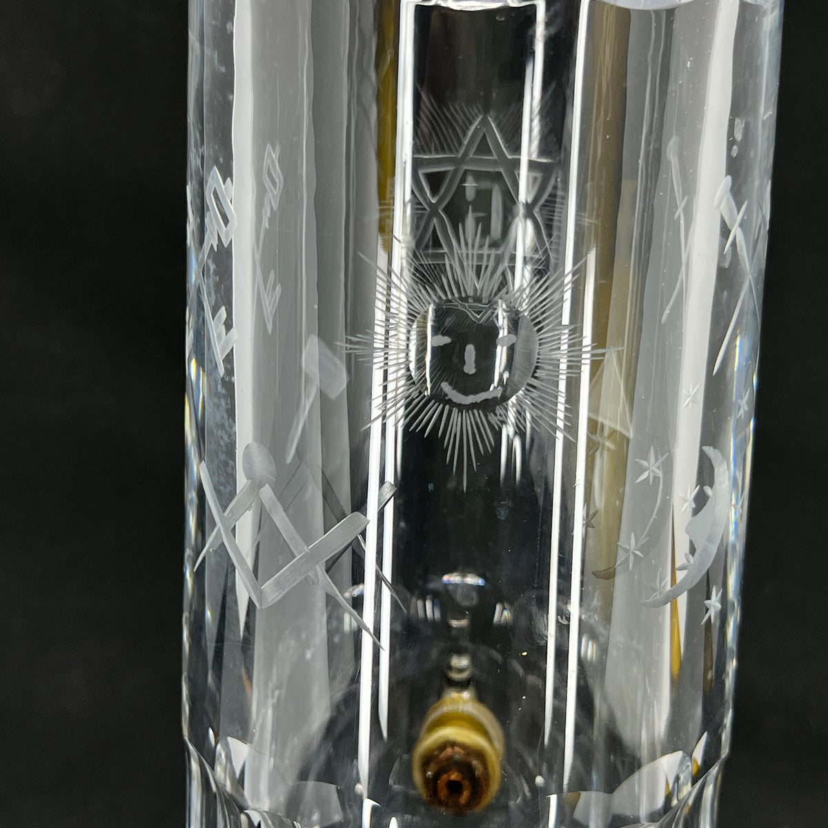 Sjælden whisky dispenser fra Val Saint Lambert med frimurer-symboler