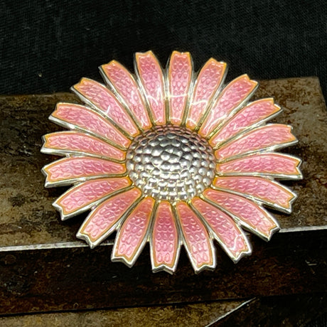Pink Georg Jensen Daisy broche