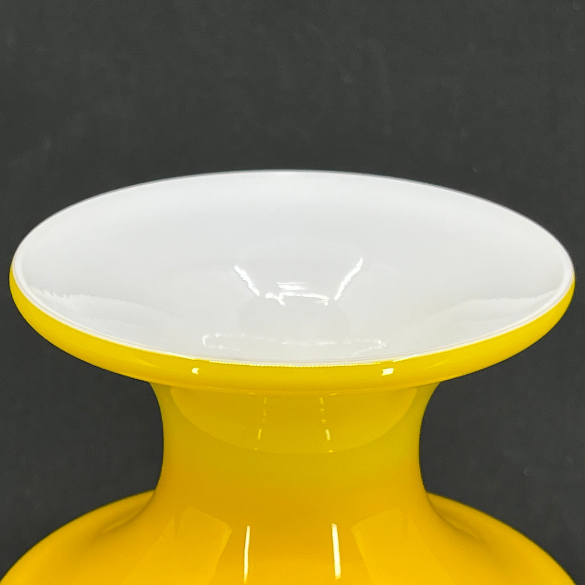 Yellow Carnaby vase, 13.5 cm.