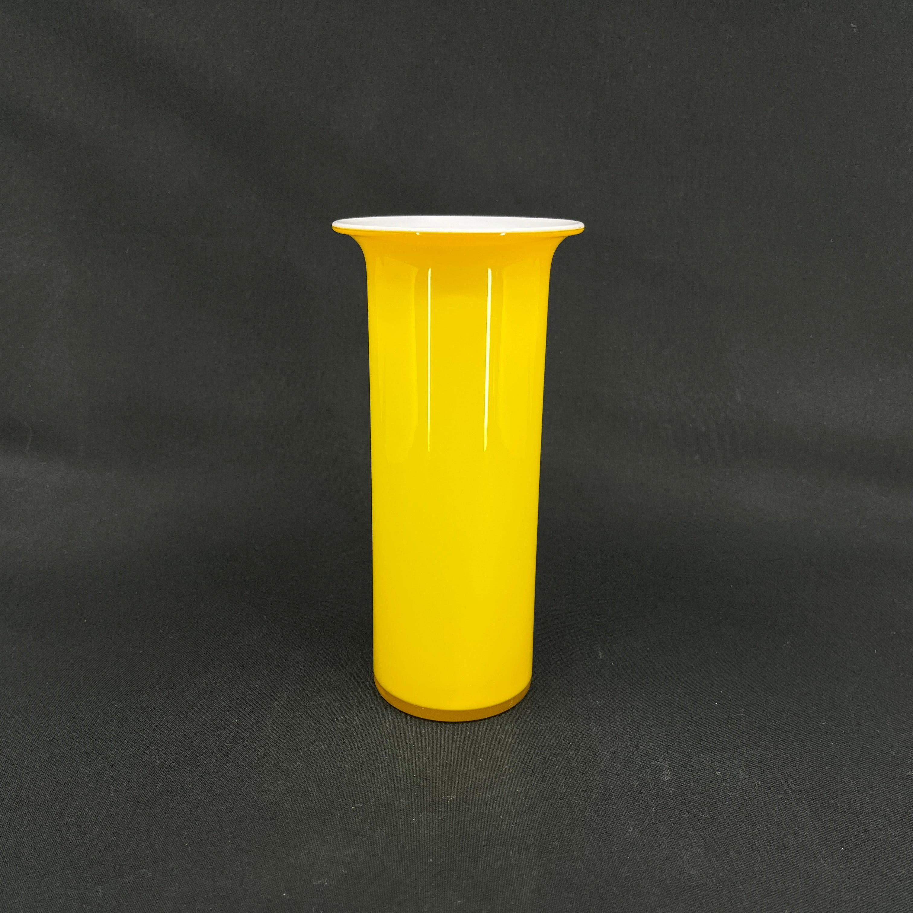 Gul Regnbue vase fra Holmegaard, 17 cm.