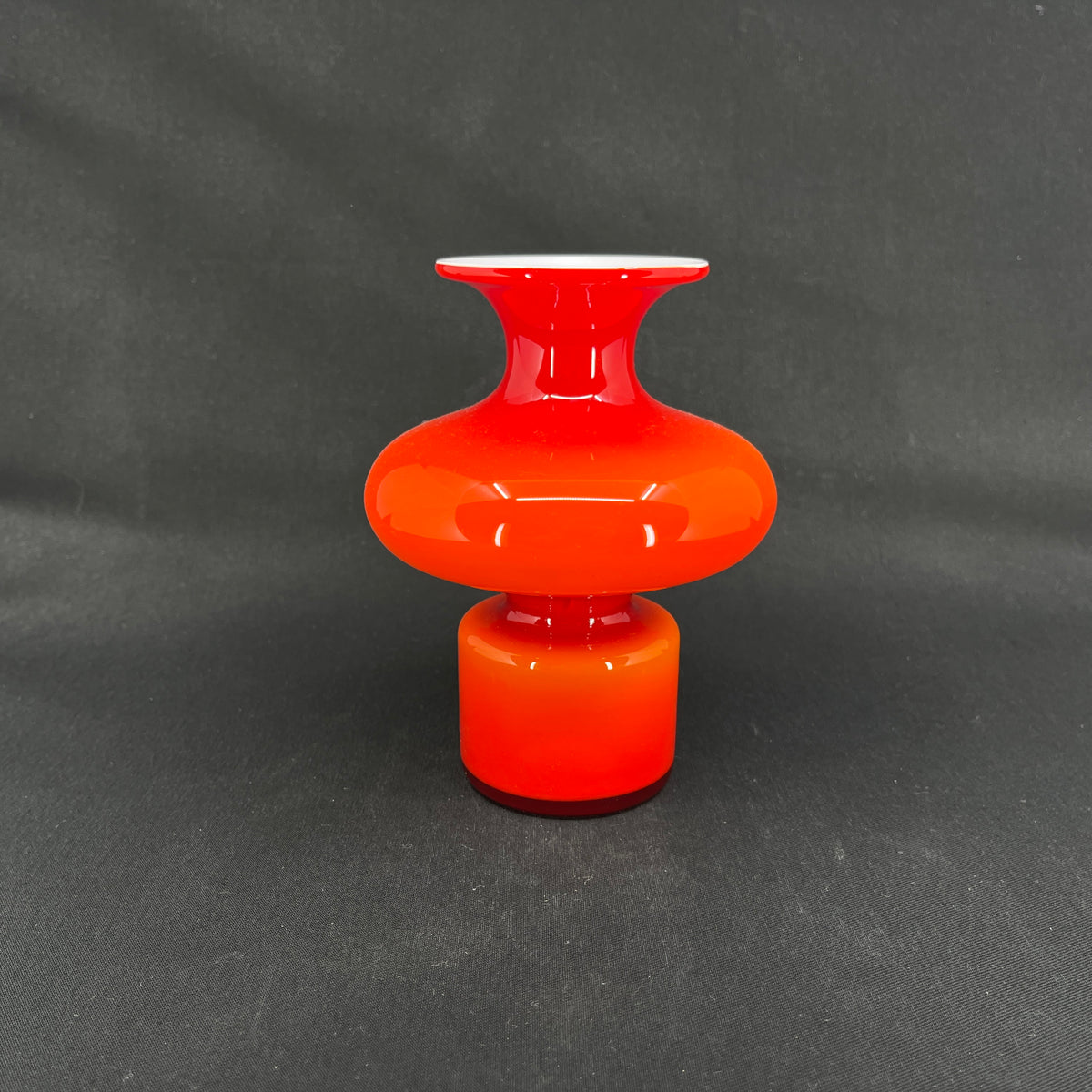 Red Carnaby vase, 15 cm.