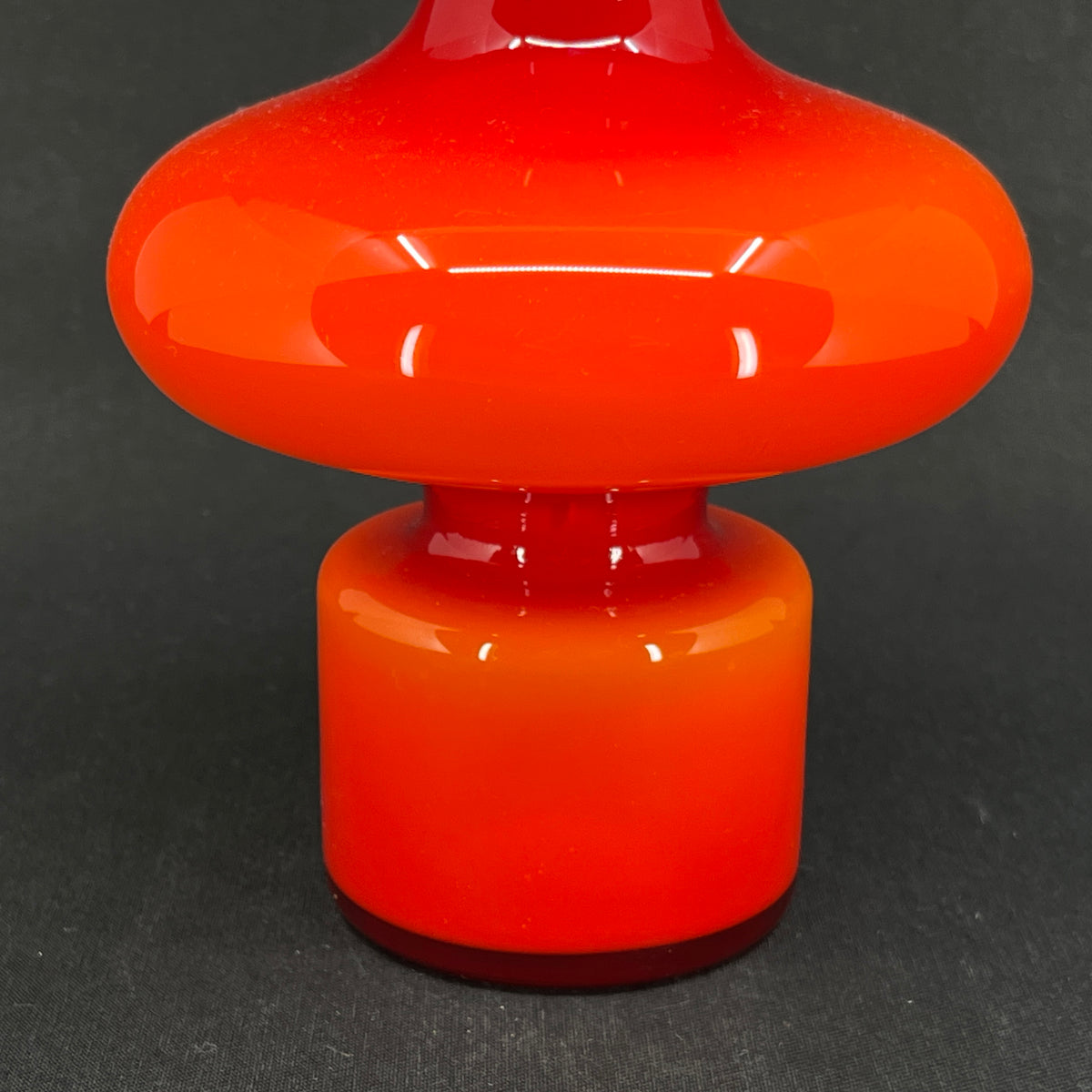 Red Carnaby vase, 15 cm.