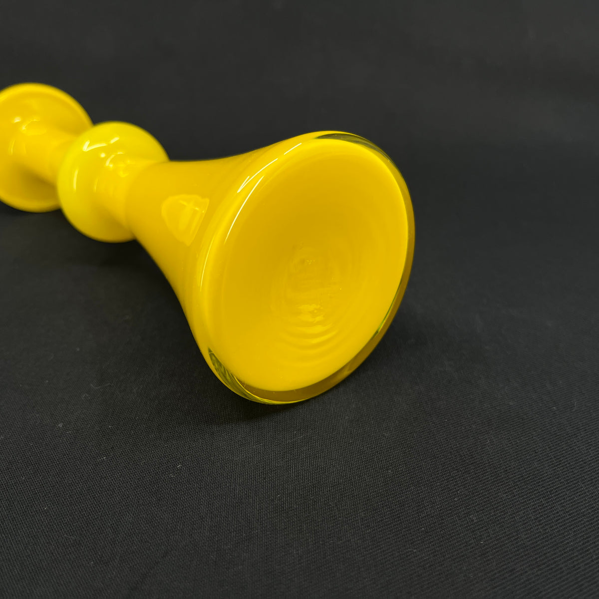 Gul Carnaby vase, 21 cm.