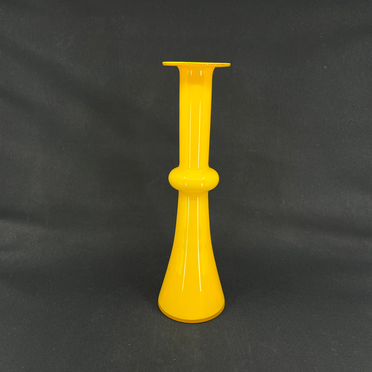 Yellow Carnaby vase, 26.5 cm.