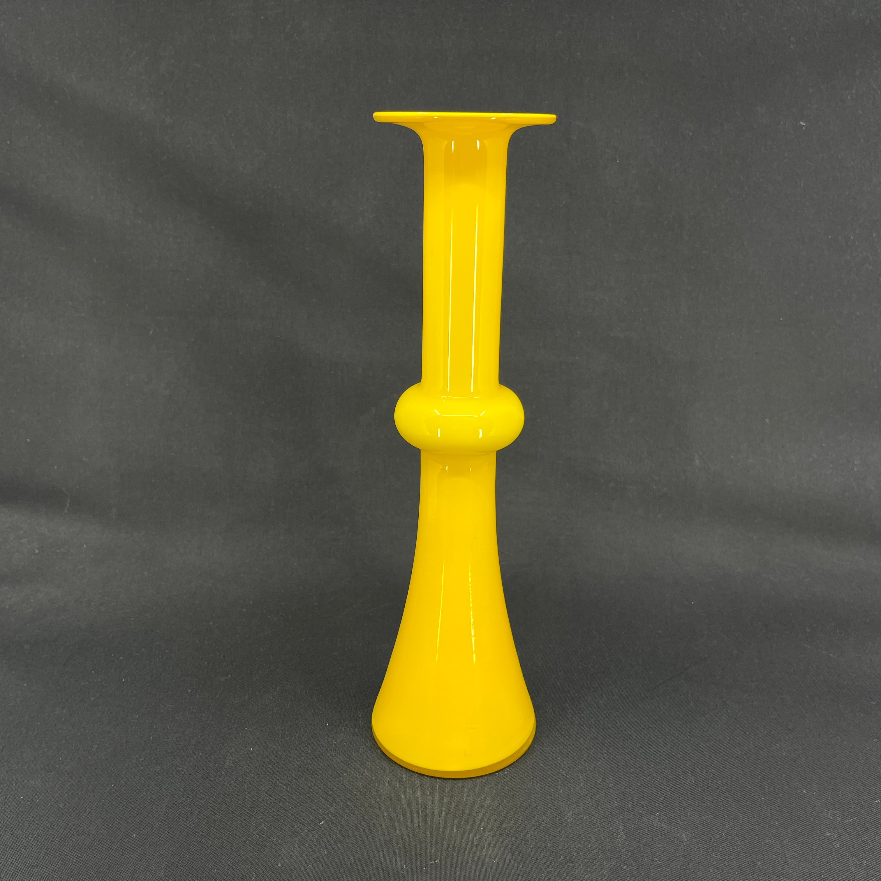Gul Carnaby vase, 26,5 cm, lysegul