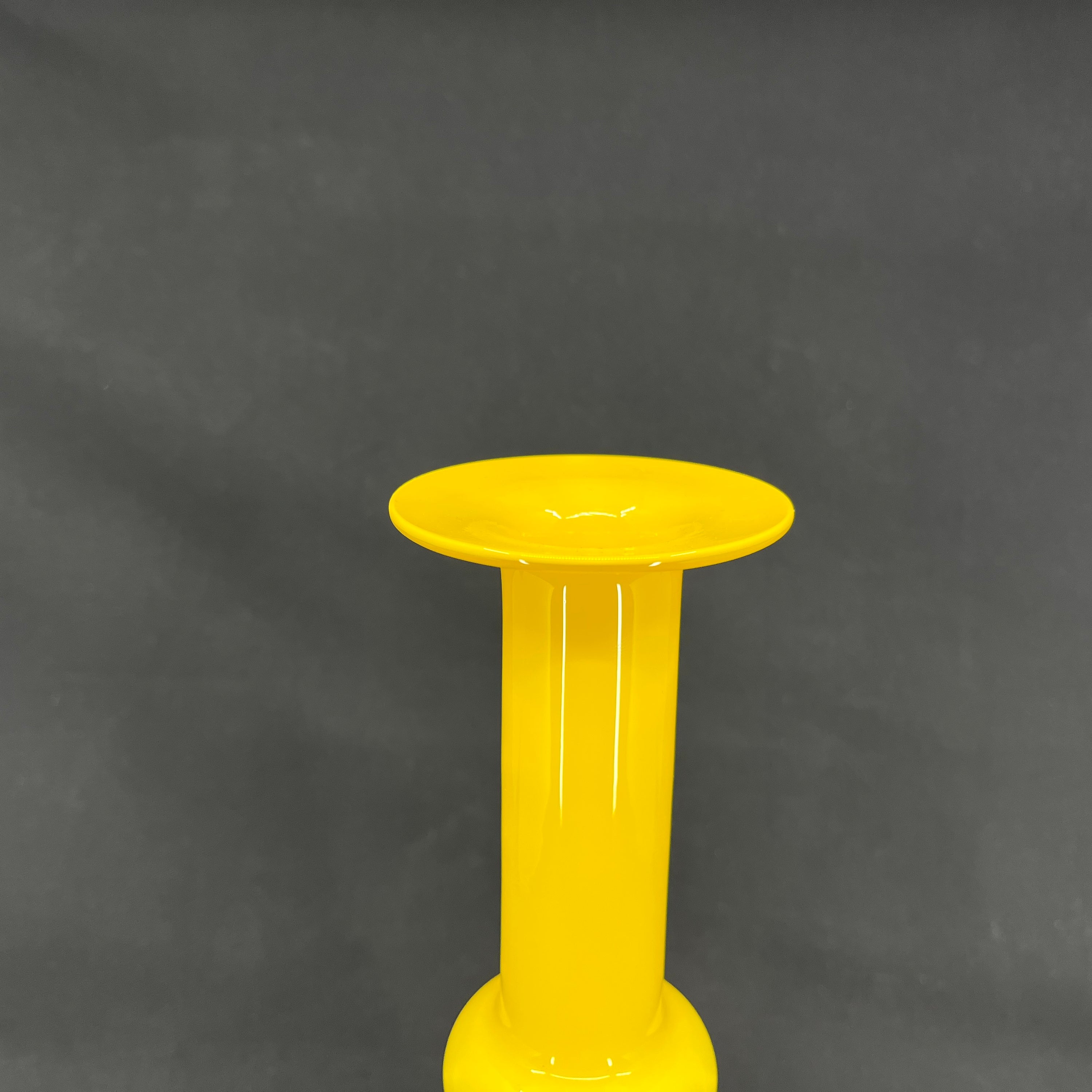 Yellow Carnaby vase, 26.5 cm.