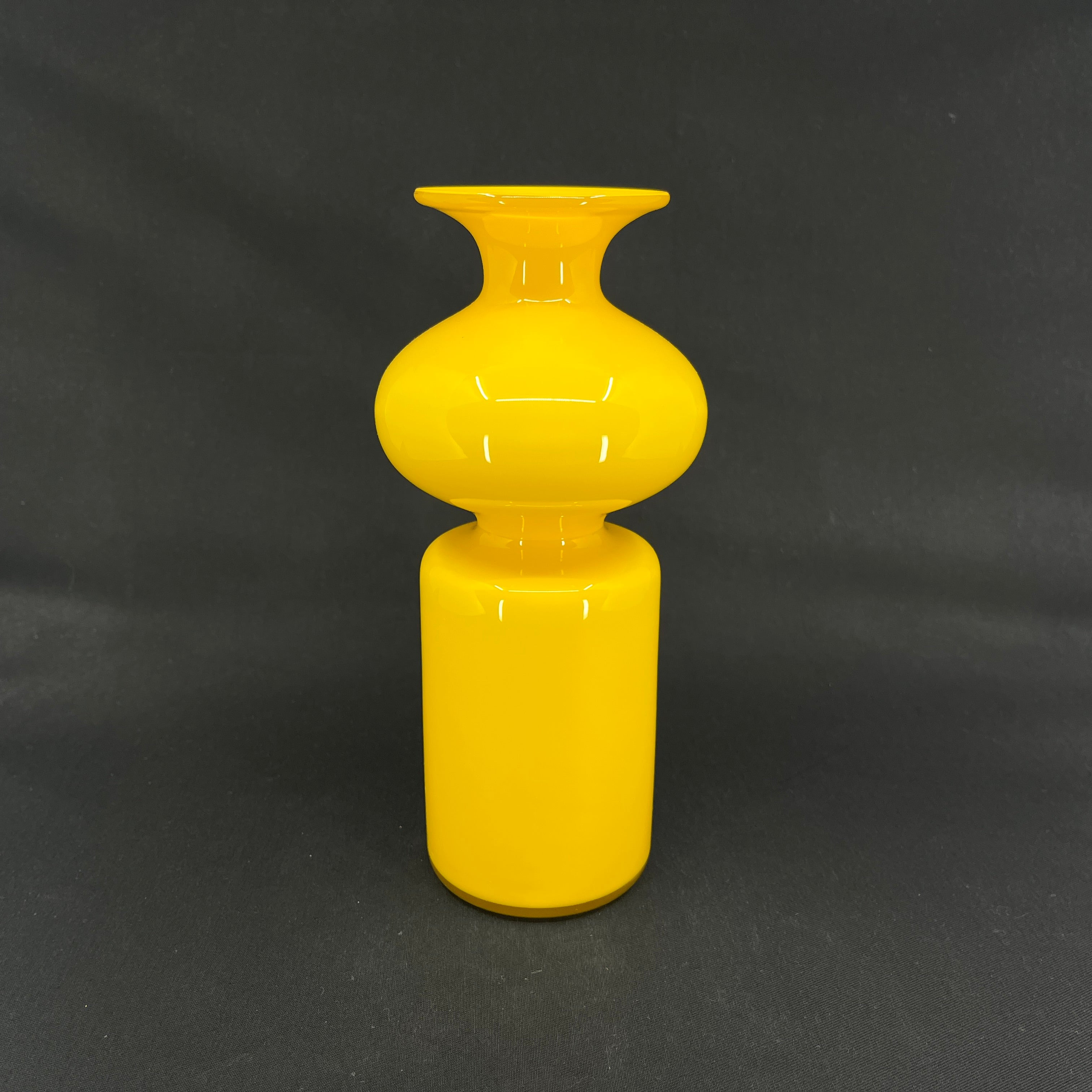 Gul Carnaby vase, 23,5 cm.
