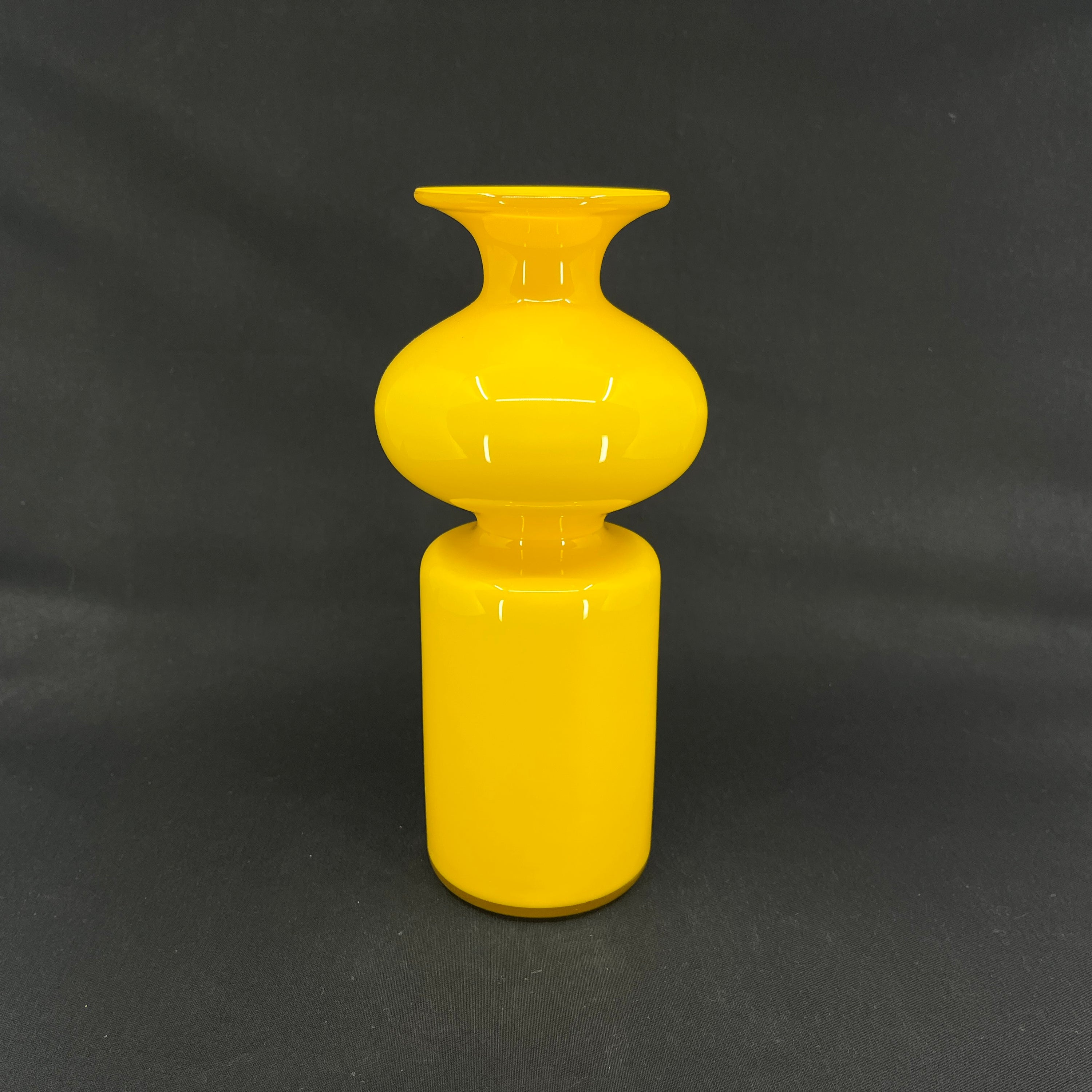 Gul Carnaby vase, 23,5 cm.