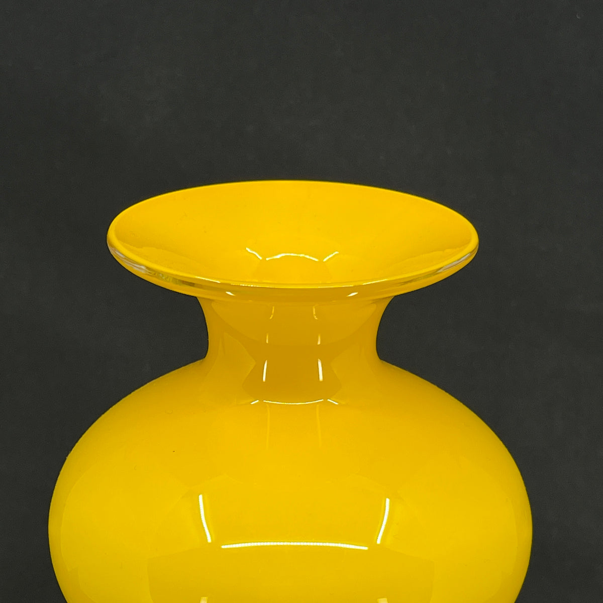 Yellow Carnaby vase, 23.5 cm.