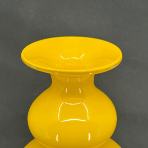 Yellow Carnaby vase, 22.5 cm.