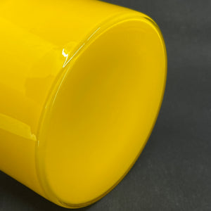 Yellow Carnaby vase, 18.5 cm.