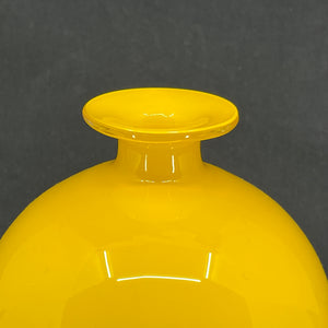 Kuglerund Gul Carnaby vase, 14 cm.