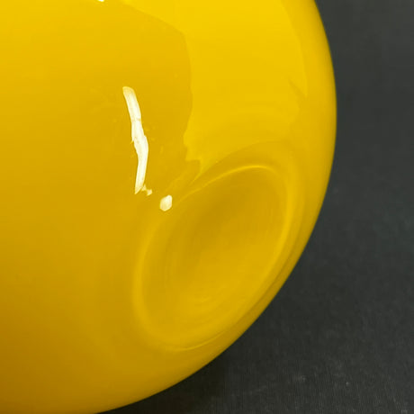 Kuglerund Gul Carnaby vase, 14 cm.