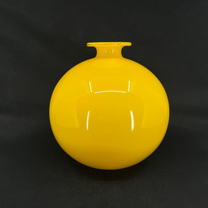 Large round yellow Carnaby vase, 20 cm.
