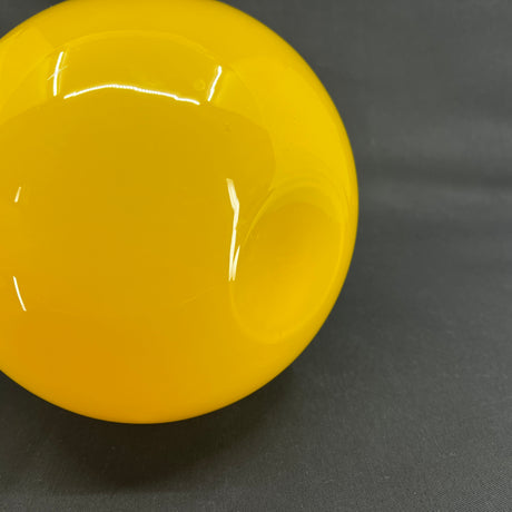 Kuglerund Gul Carnaby vase, 20 cm.
