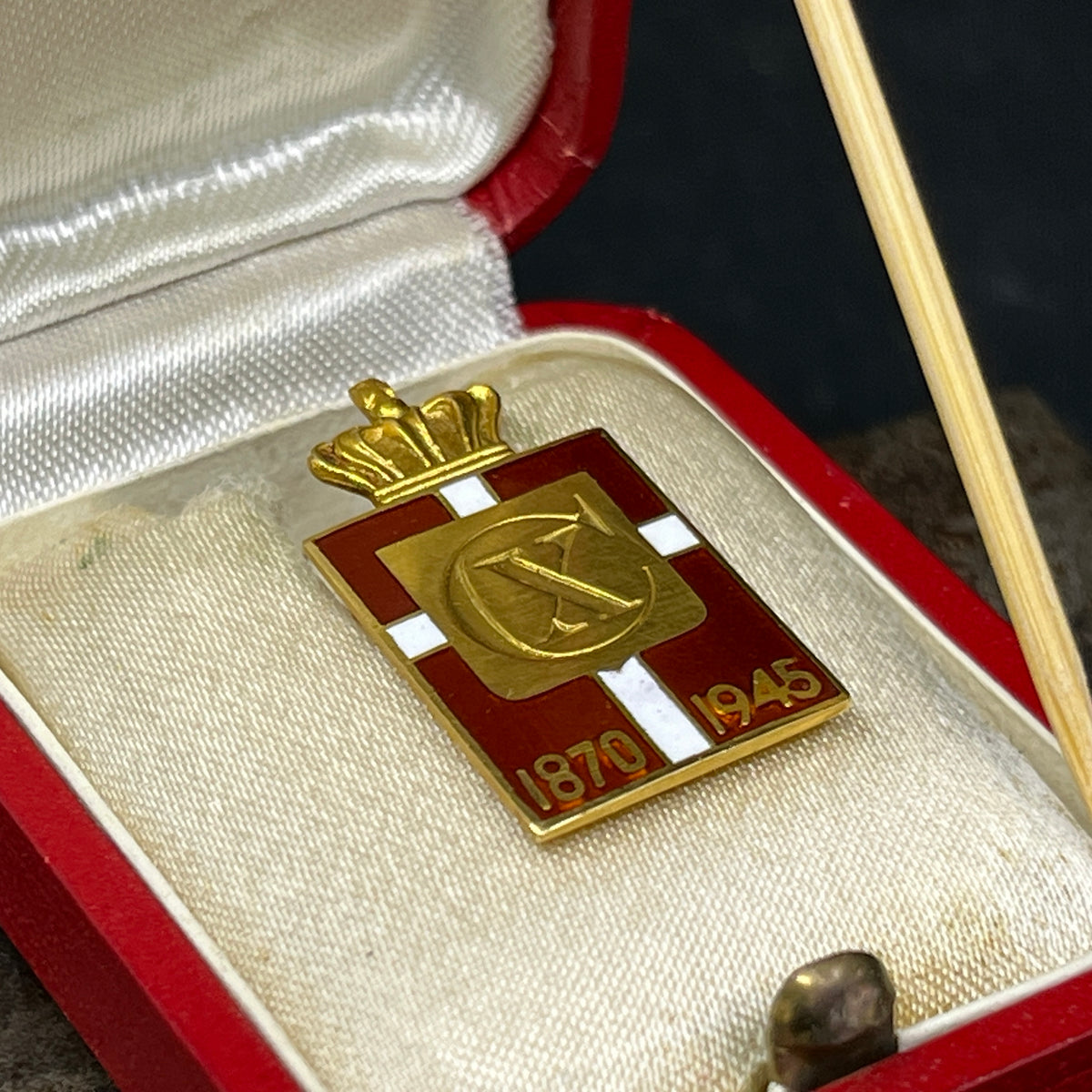 King's badge 1870-1945 in gold with box