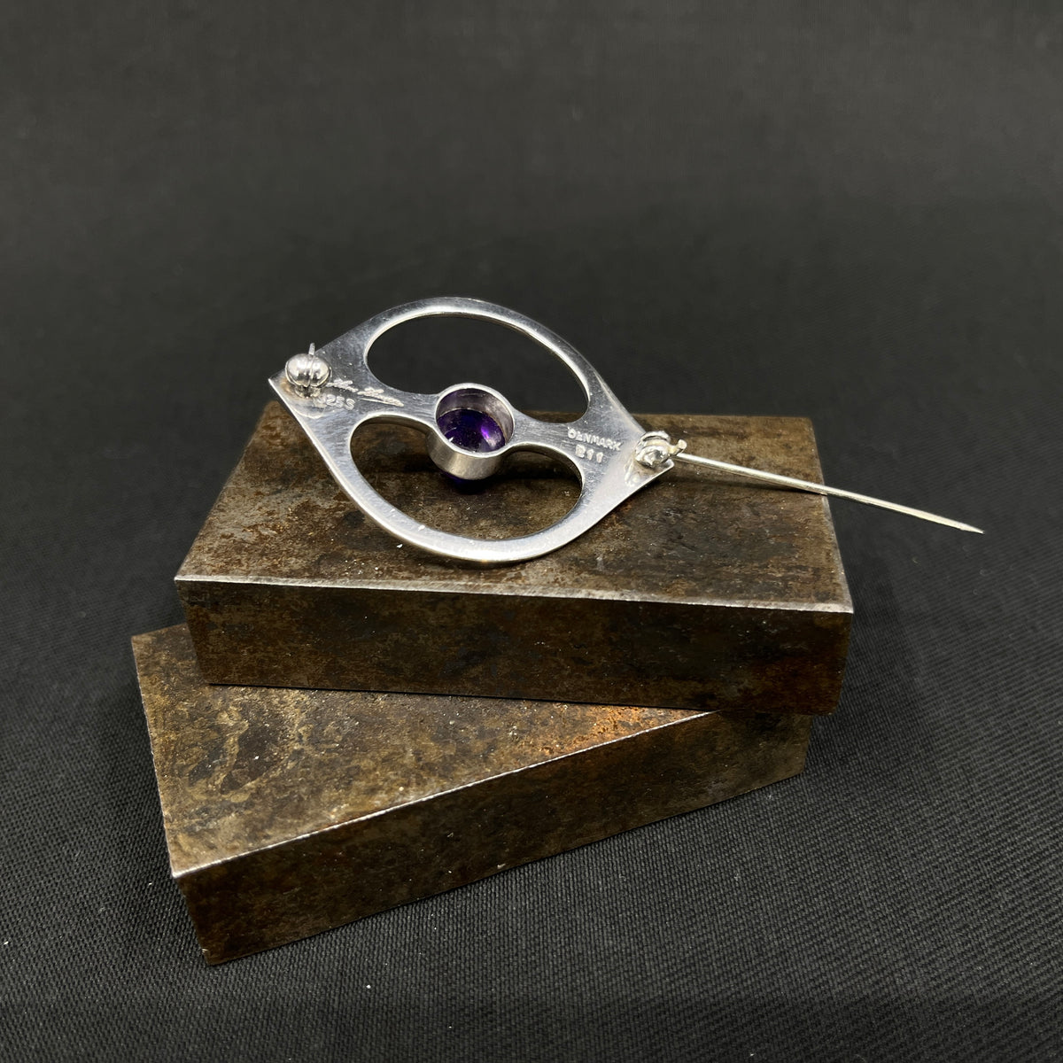 Hans Hansen broche med ametyst, No. 211