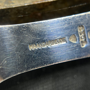 Moderne serveringsspade i sølv