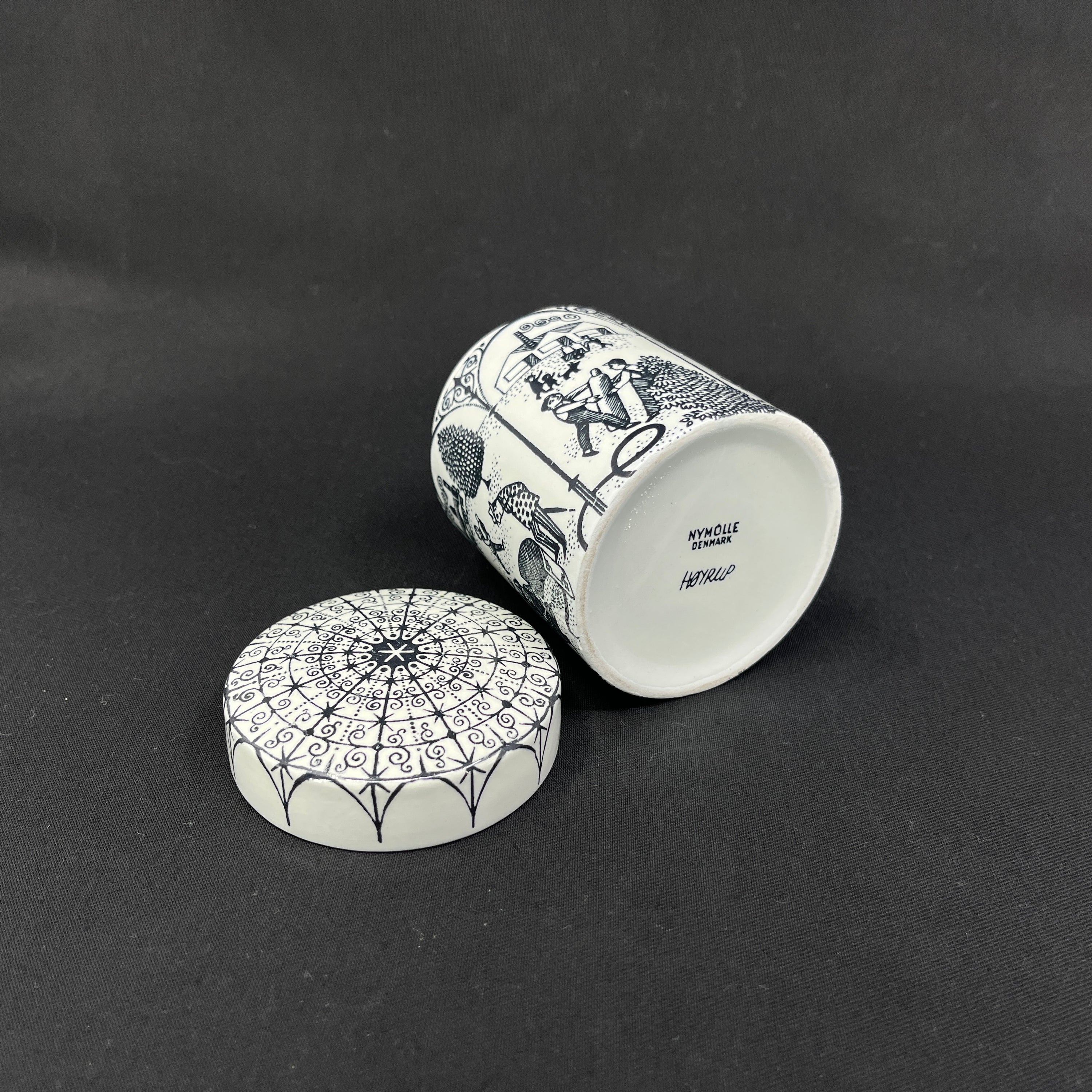 Nymølle lidded box by Høyrup - cylinder