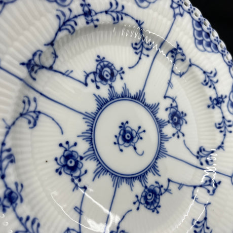 Musselmalet Helblonde middagstallerken, 23,5 cm.