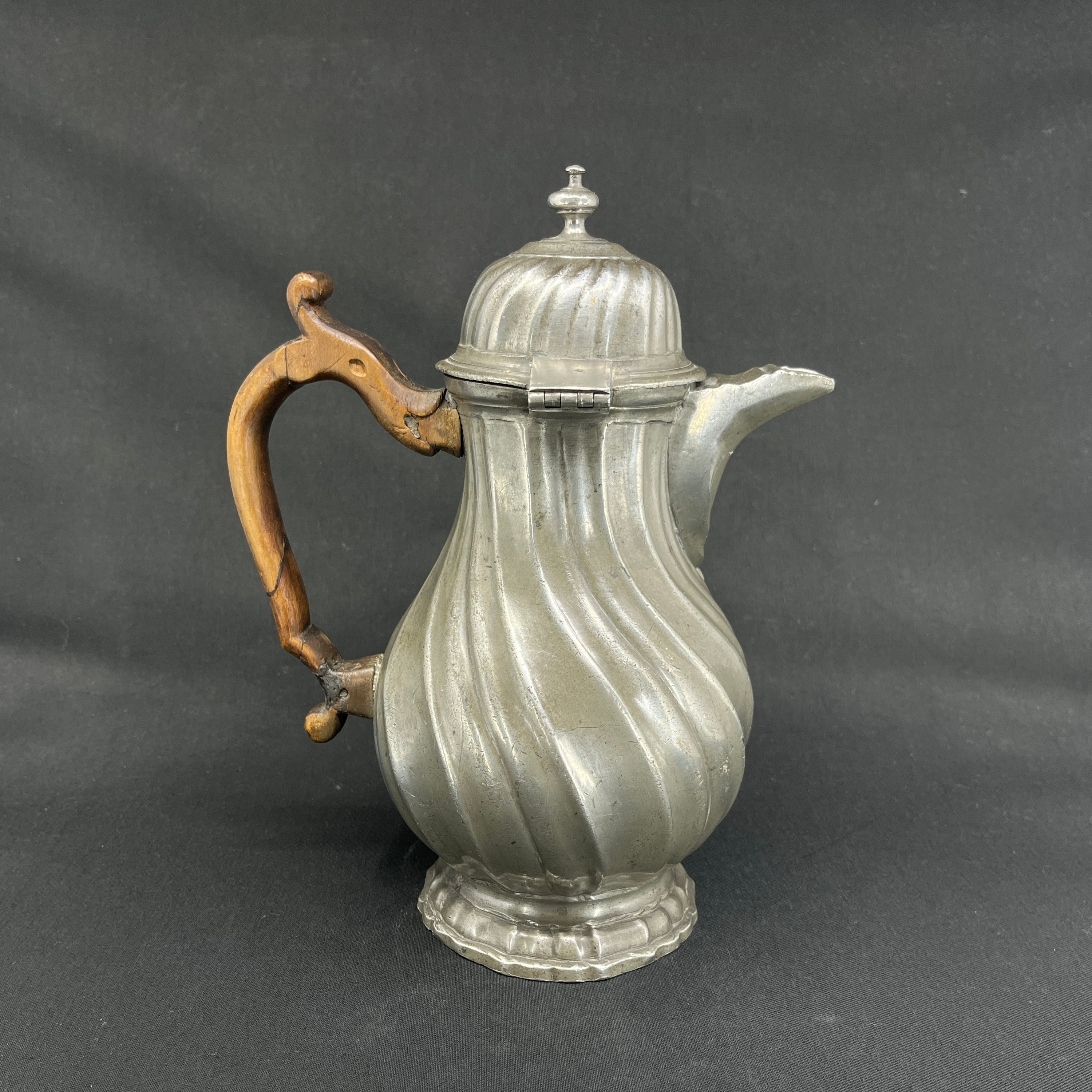 Stor 1700 tals kaffekande i tin