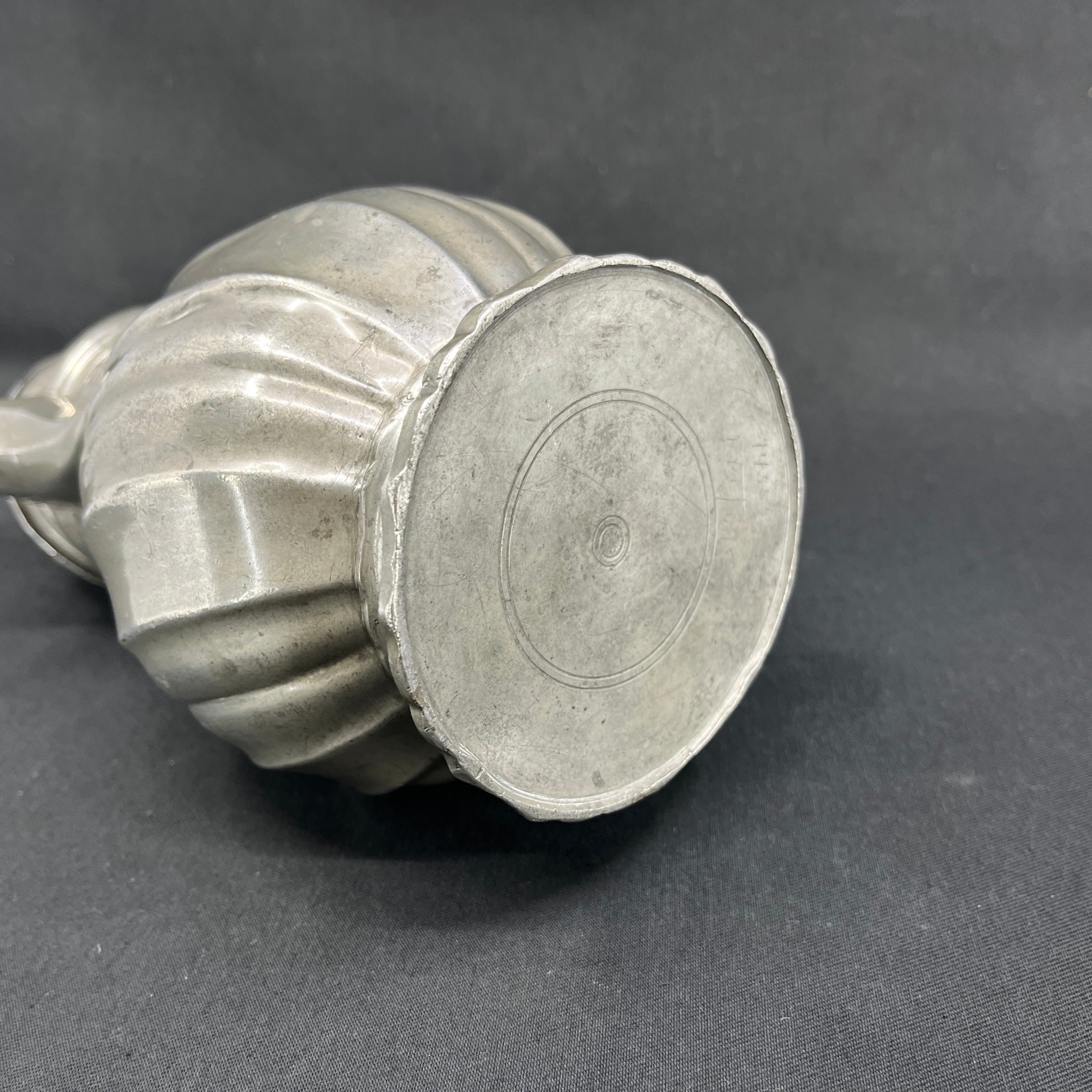 Stor 1700 tals kaffekande i tin