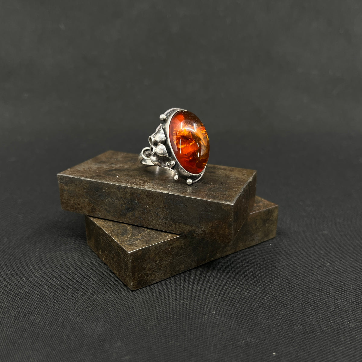 Ring with amber and flower