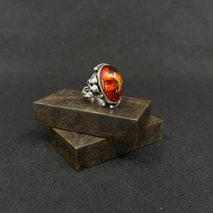 Ring with amber and flower